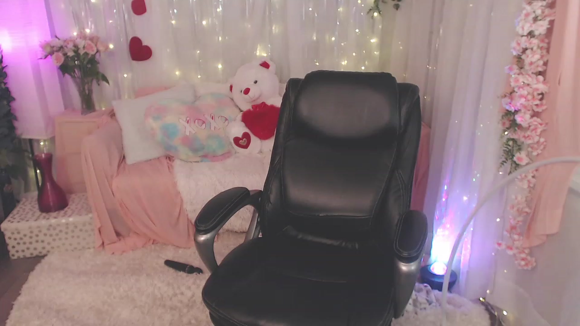 Gallery image thumbnail from KylieKohl's myfreecams stream on, 02/14/2023, 05:08 image 19 of 20