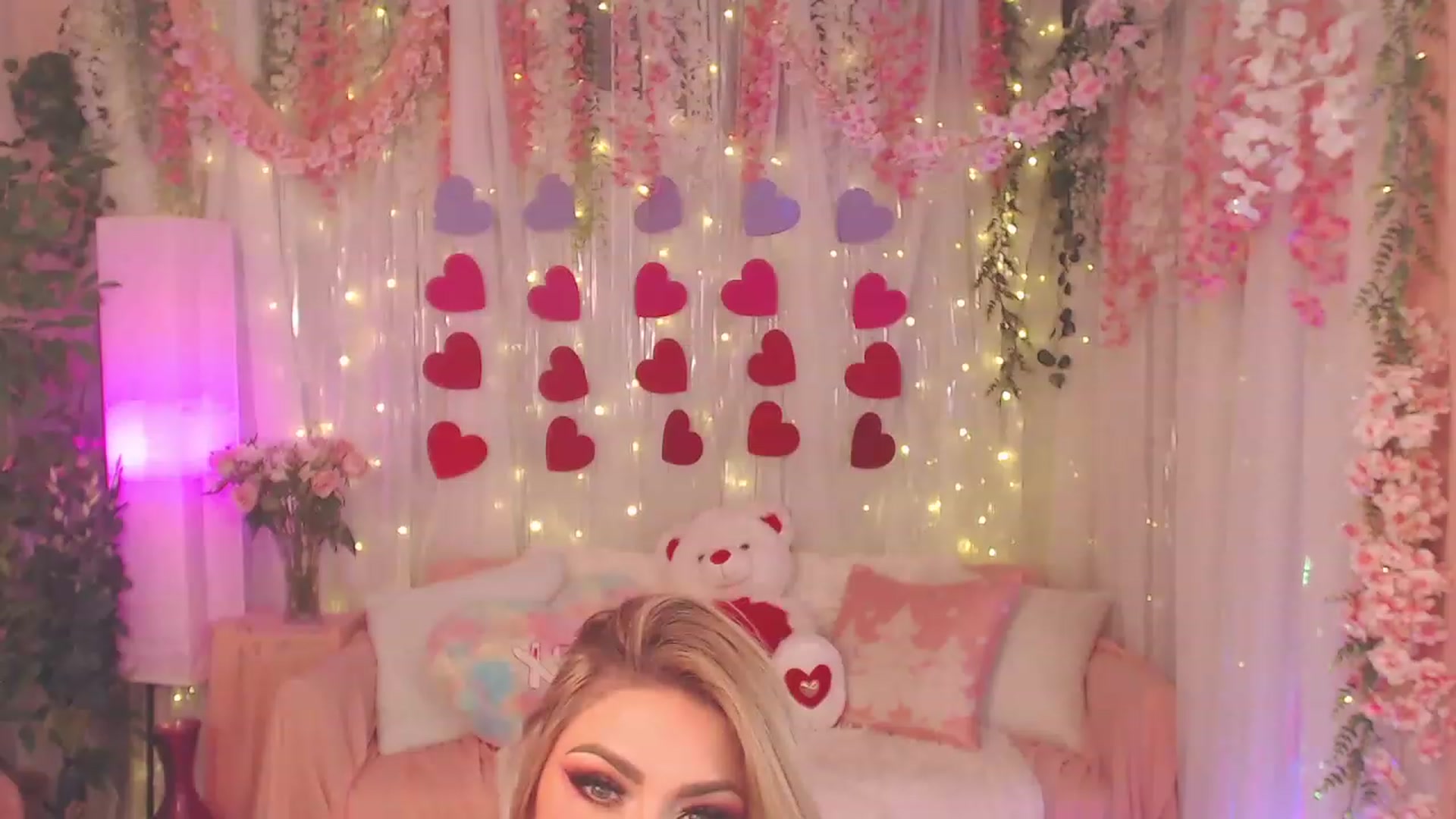 Gallery image thumbnail from KylieKohl's myfreecams stream on, 02/15/2023, 06:34 image 1 of 20