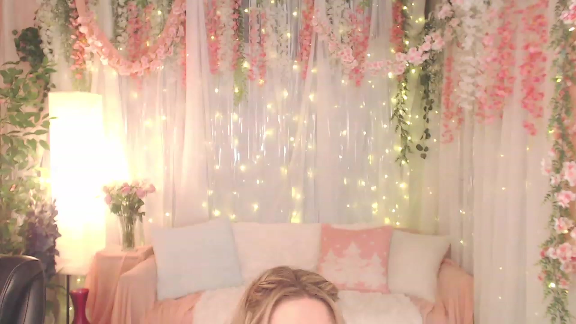 Gallery image thumbnail from KylieKohl's myfreecams stream on, 02/17/2023, 05:13 image 3 of 20