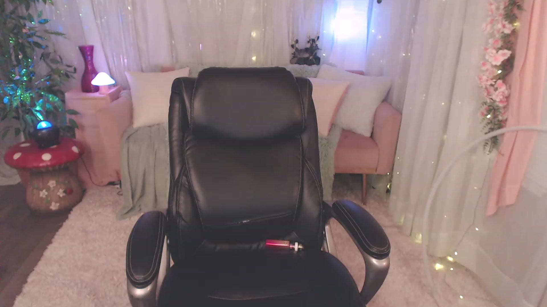 Gallery image thumbnail from KylieKohl's myfreecams stream on, 03/03/2023, 06:21 image 12 of 20