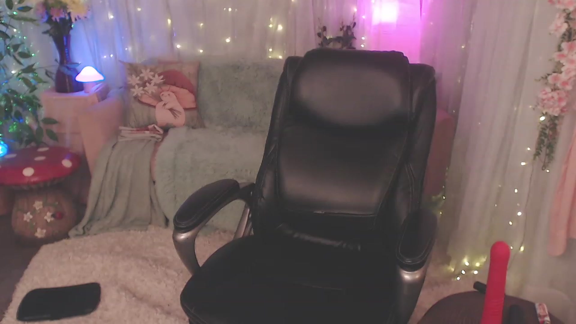 Gallery image thumbnail from KylieKohl's myfreecams stream on, 03/10/2023, 04:36 image 14 of 20