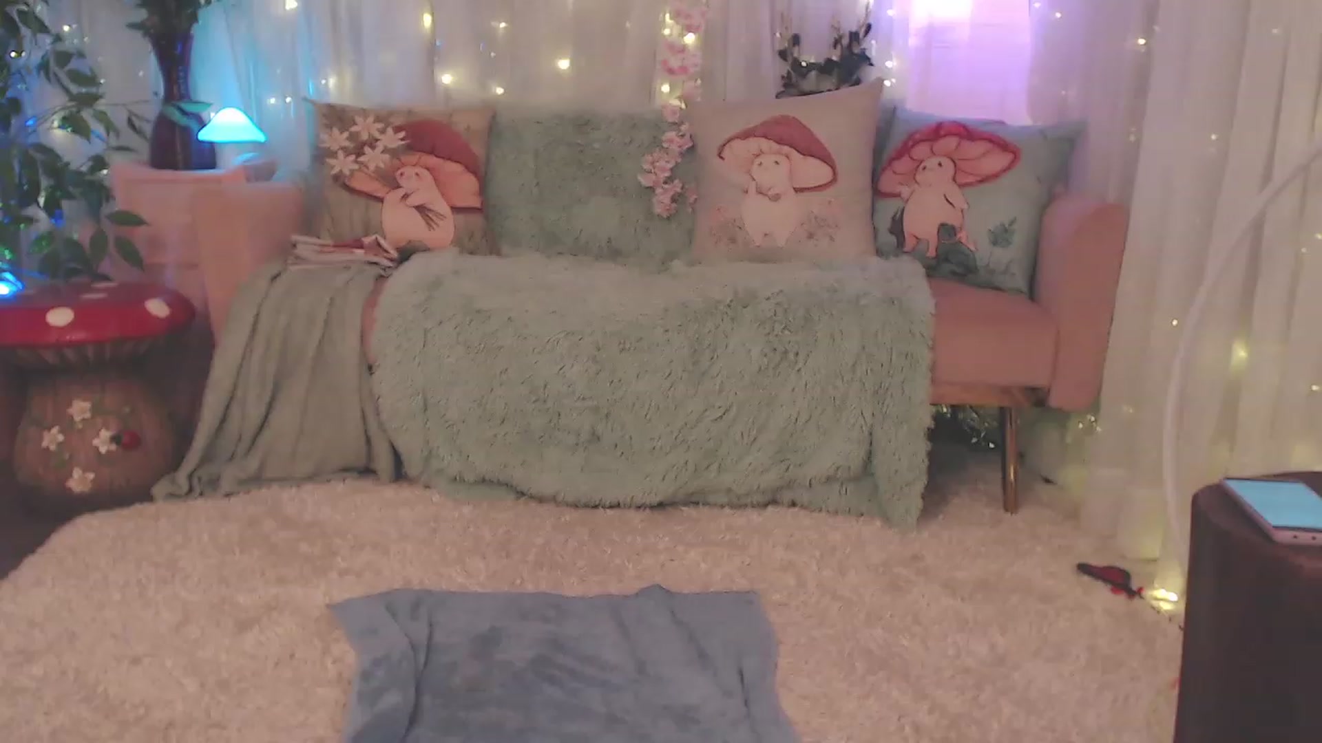 Gallery image thumbnail from KylieKohl's myfreecams stream on, 03/10/2023, 06:09 image 14 of 20