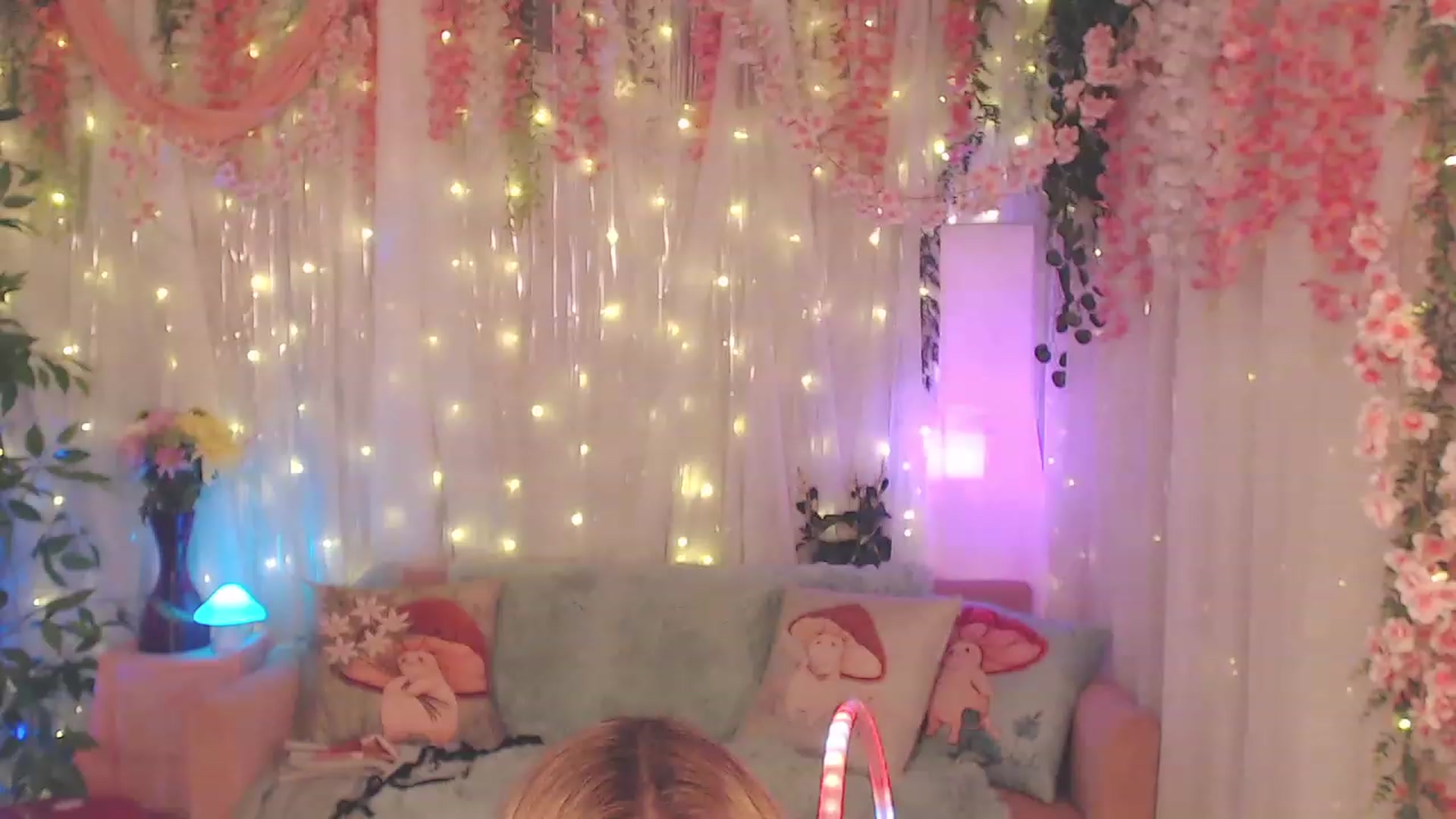 Gallery image thumbnail from KylieKohl's myfreecams stream on, 03/14/2023, 02:49 image 15 of 20