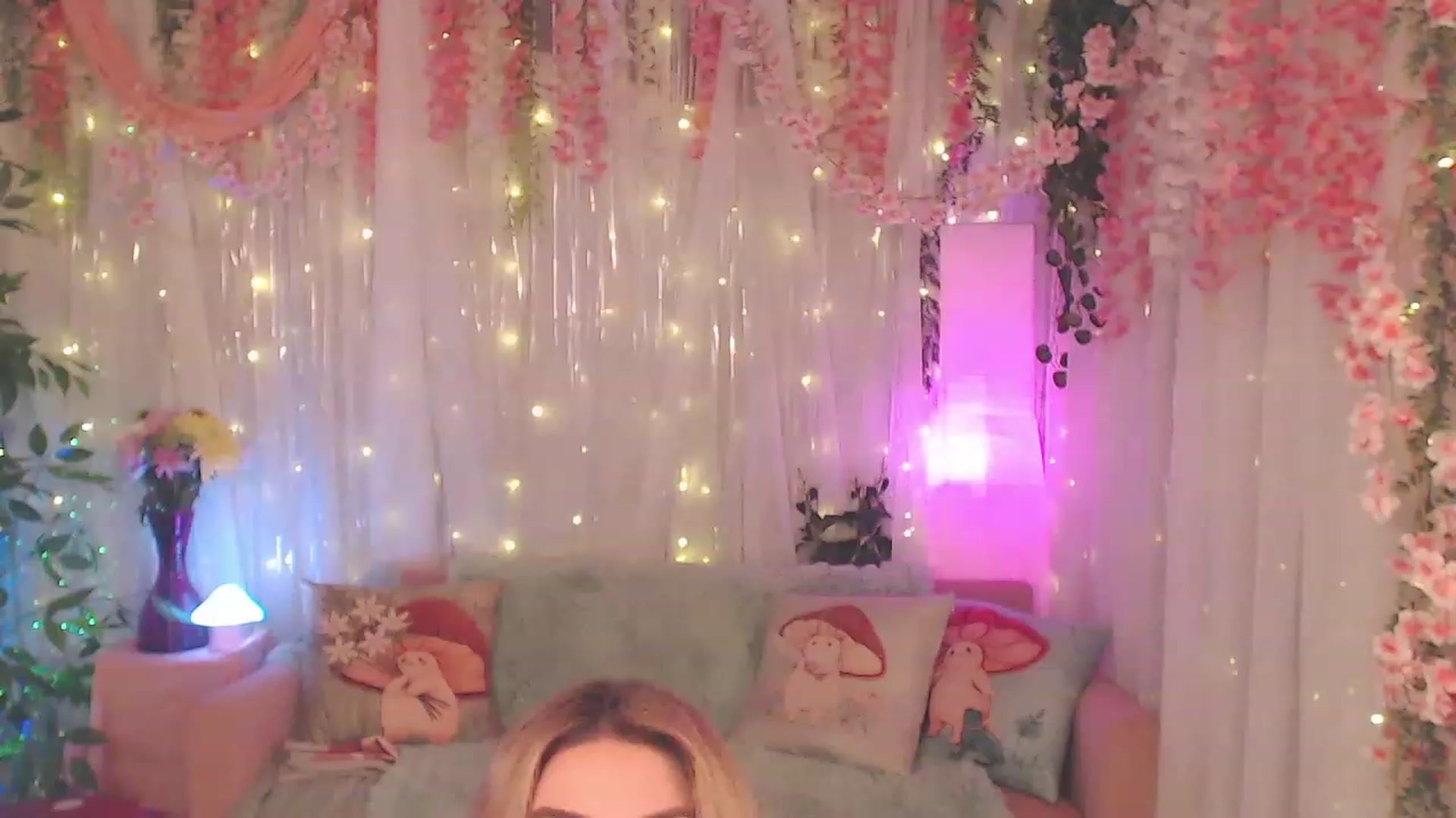 Gallery image thumbnail from KylieKohl's myfreecams stream on, 03/14/2023, 02:49 image 1 of 20