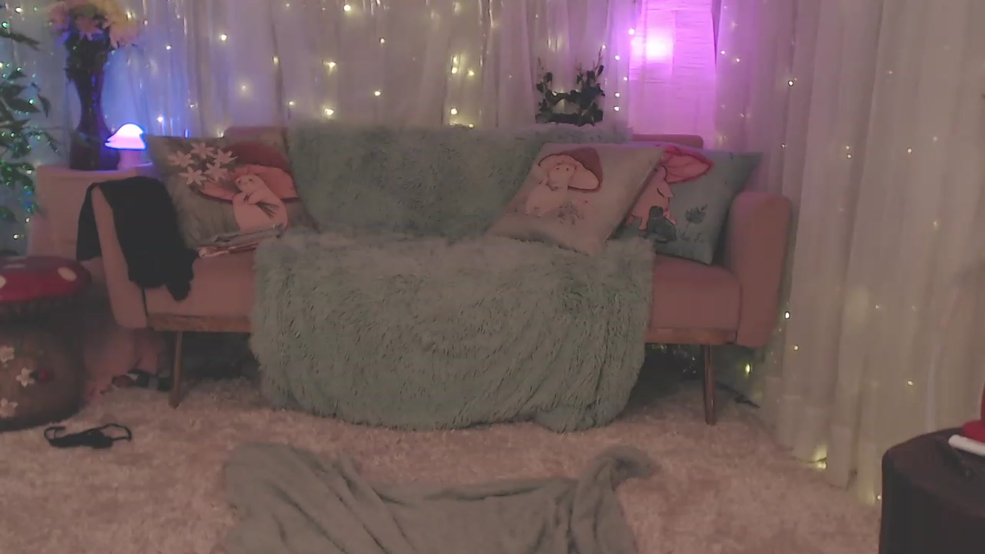 Gallery image thumbnail from KylieKohl's myfreecams stream on, 03/15/2023, 03:03 image 15 of 20
