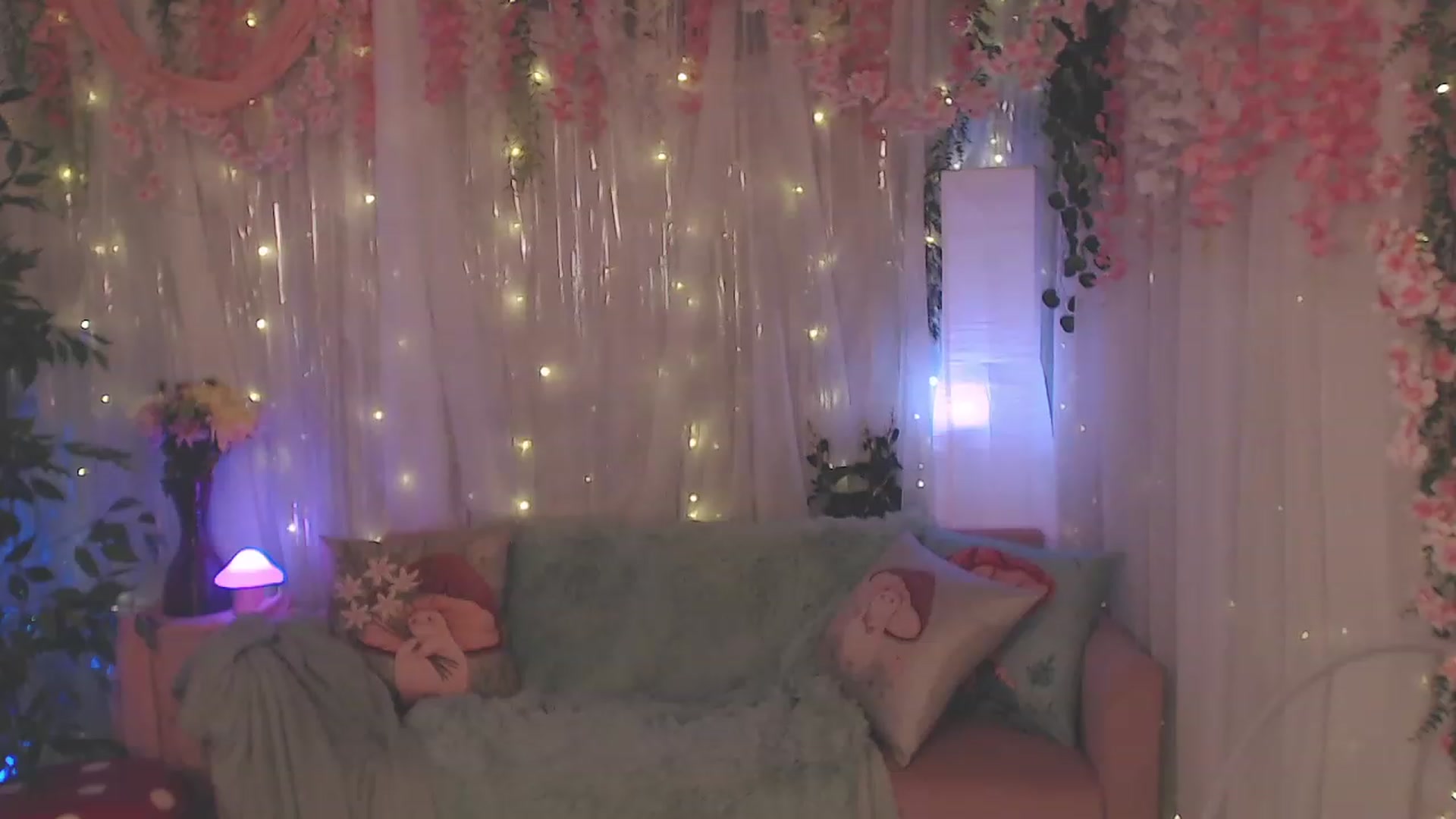 Gallery image thumbnail from KylieKohl's myfreecams stream on, 03/17/2023, 05:56 image 6 of 20