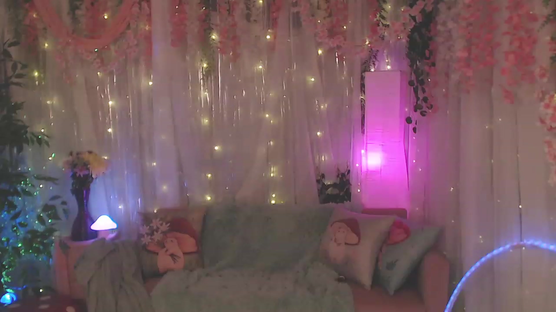 Gallery image thumbnail from KylieKohl's myfreecams stream on, 03/17/2023, 05:56 image 14 of 20