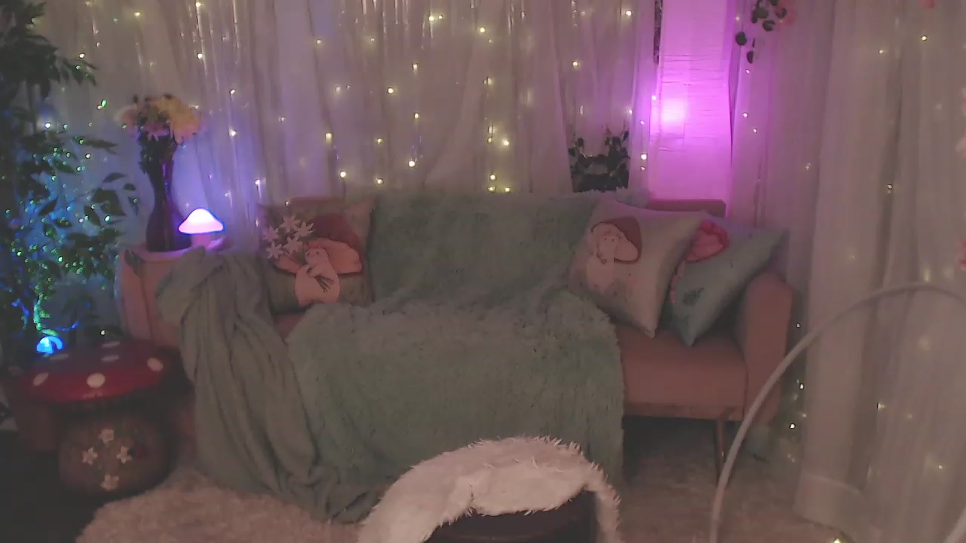 Gallery image thumbnail from KylieKohl's myfreecams stream on, 03/17/2023, 05:56 image 17 of 20