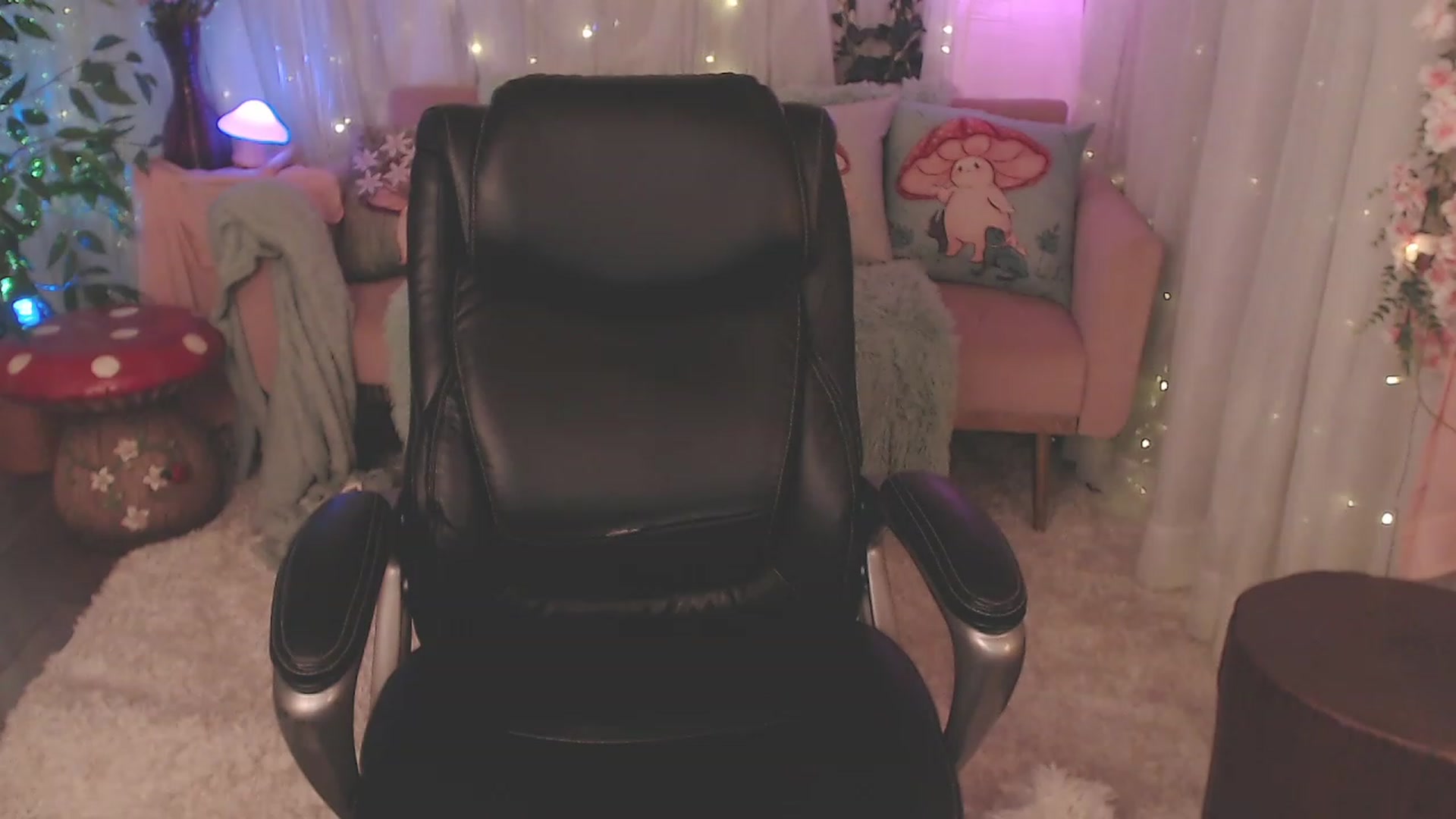 Gallery image thumbnail from KylieKohl's myfreecams stream on, 03/21/2023, 04:13 image 11 of 20
