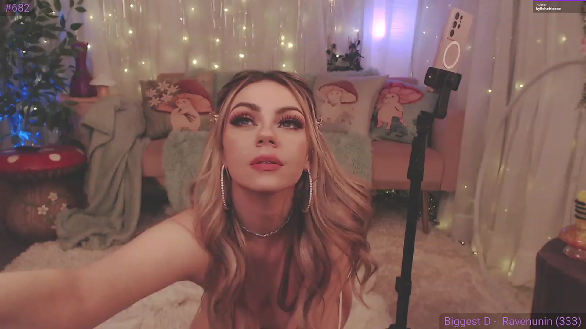 Gallery image thumbnail from KylieKohl's myfreecams stream on, 04/06/2023, 05:18 image 14 of 20