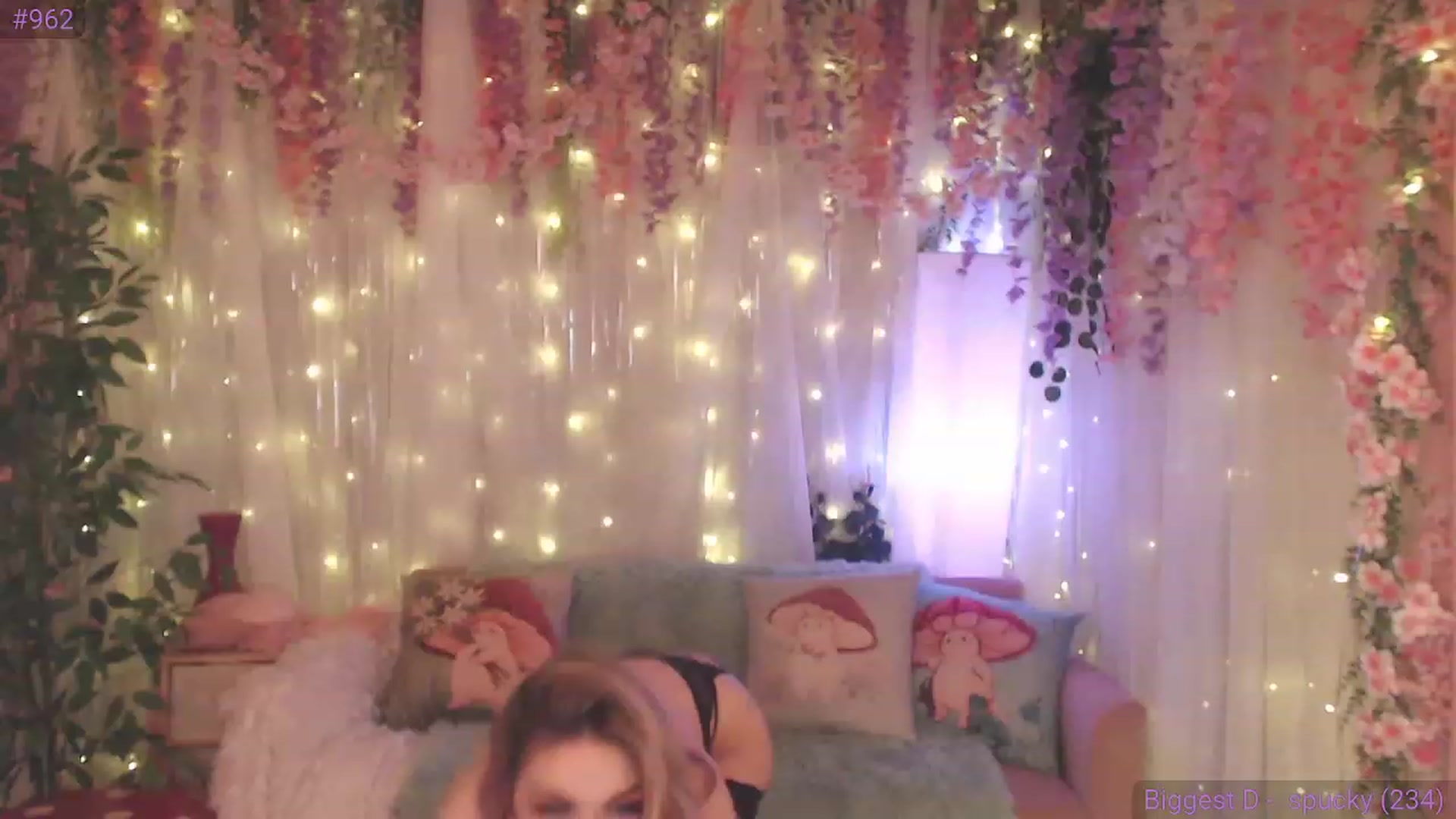 Gallery image thumbnail from KylieKohl's myfreecams stream on, 04/13/2023, 05:03 image 10 of 20