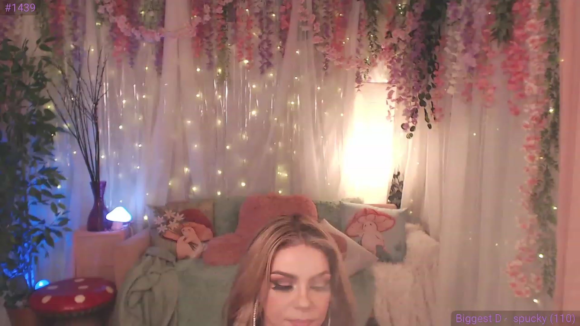 Gallery image thumbnail from KylieKohl's myfreecams stream on, 05/13/2023, 03:05 image 16 of 20
