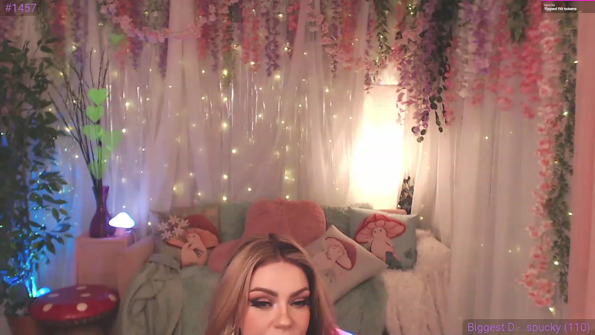 Gallery image thumbnail from KylieKohl's myfreecams stream on, 05/13/2023, 03:05 image 12 of 20