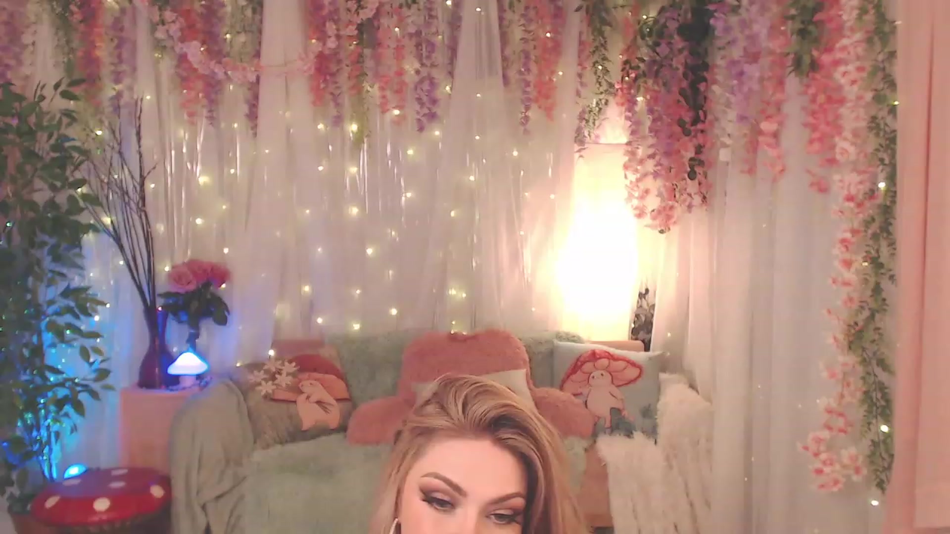 Gallery image thumbnail from KylieKohl's myfreecams stream on, 05/18/2023, 05:27 image 2 of 20