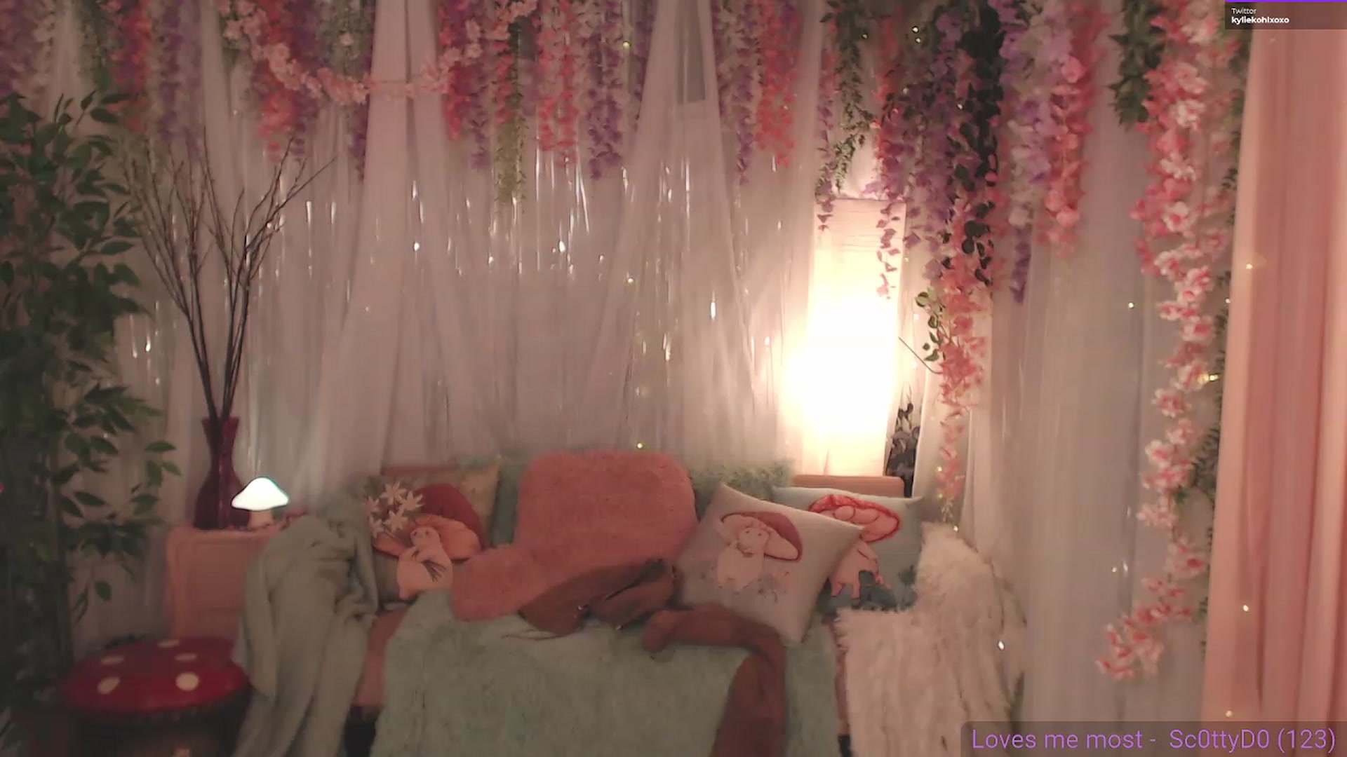 Gallery image thumbnail from KylieKohl's myfreecams stream on, 06/20/2023, 03:54 image 11 of 20