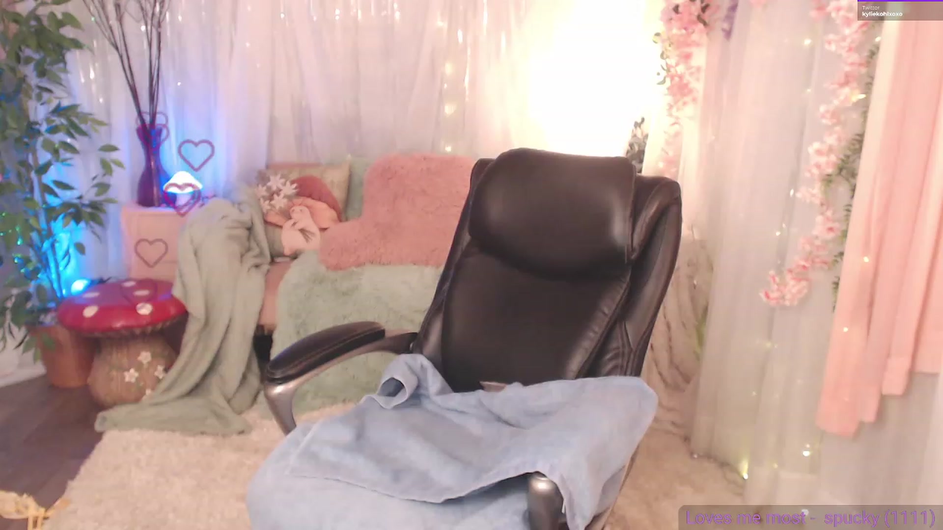 Gallery image thumbnail from KylieKohl's myfreecams stream on, 06/20/2023, 07:05 image 7 of 20