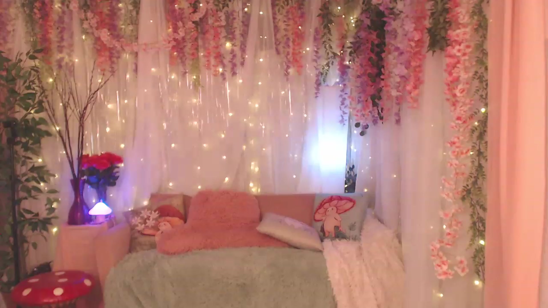 Gallery image thumbnail from KylieKohl's myfreecams stream on, 07/13/2023, 05:05 image 16 of 20