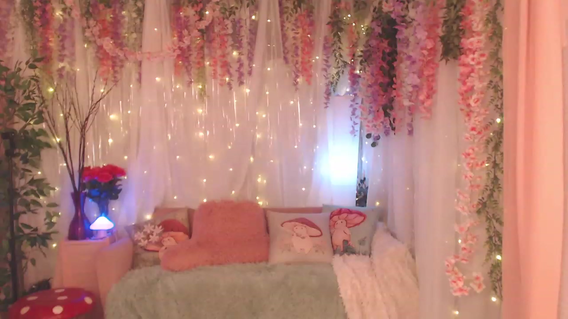 Gallery image thumbnail from KylieKohl's myfreecams stream on, 07/13/2023, 05:05 image 5 of 20