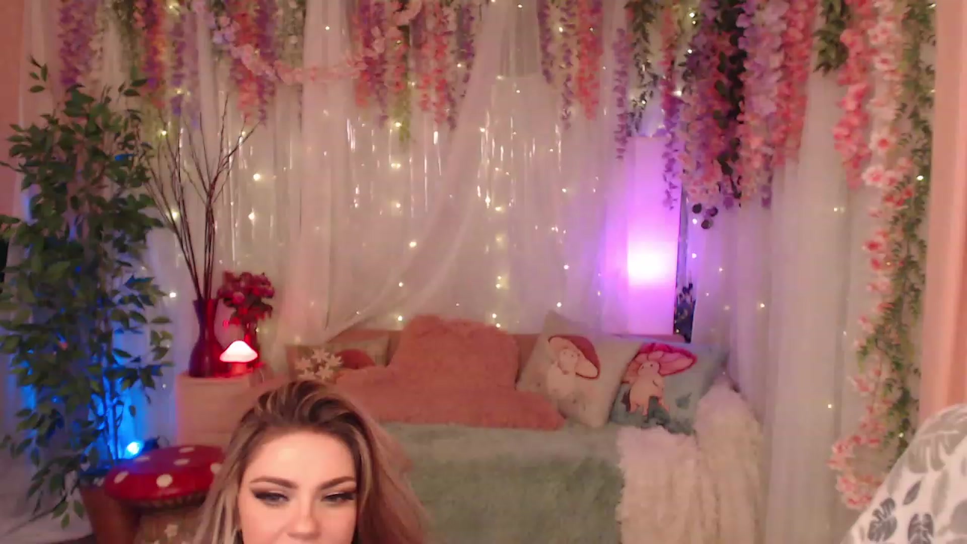 Gallery image thumbnail from KylieKohl's myfreecams stream on, 07/27/2023, 02:40 image 12 of 20