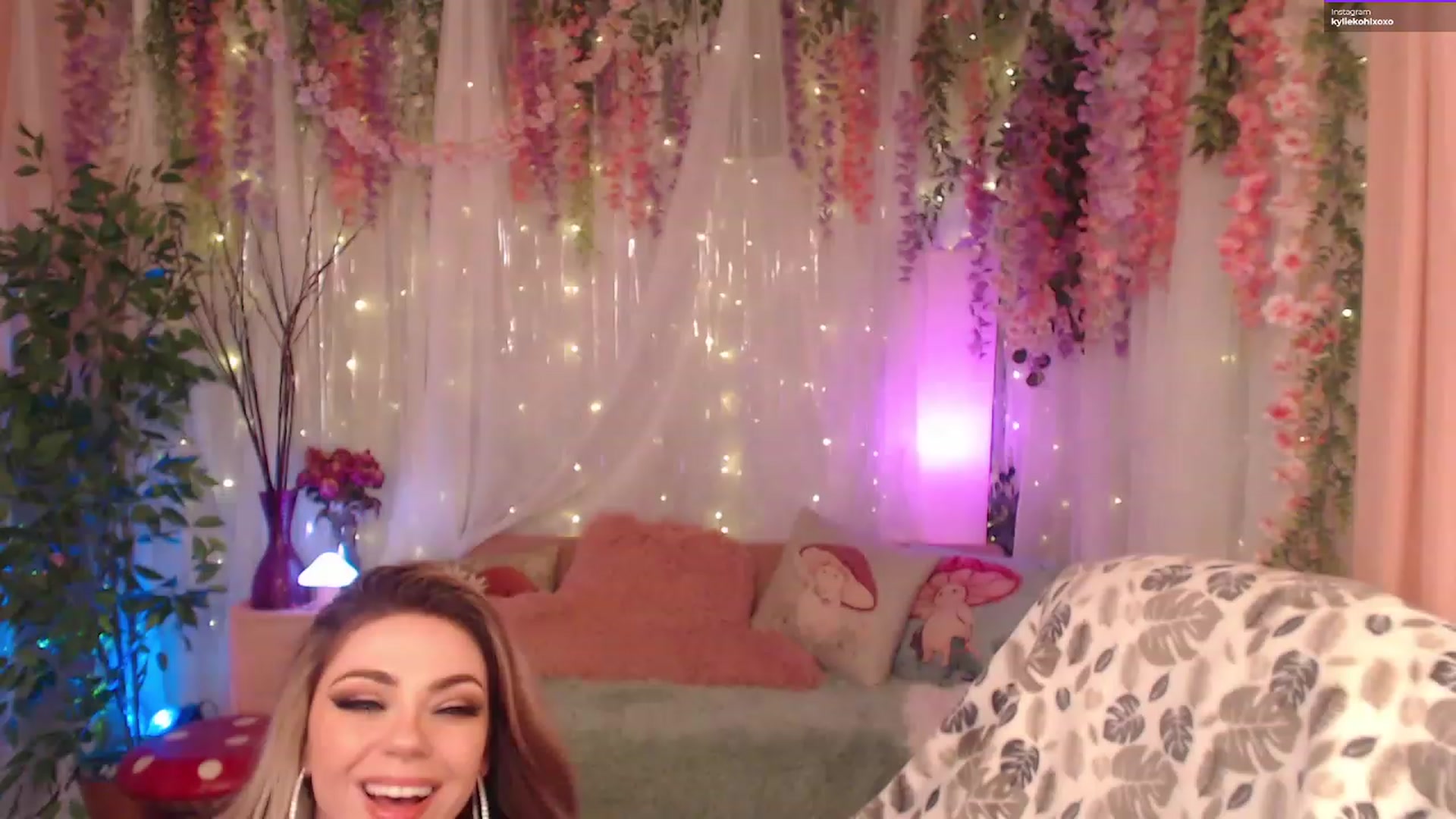 Gallery image thumbnail from KylieKohl's myfreecams stream on, 07/27/2023, 04:22 image 4 of 20