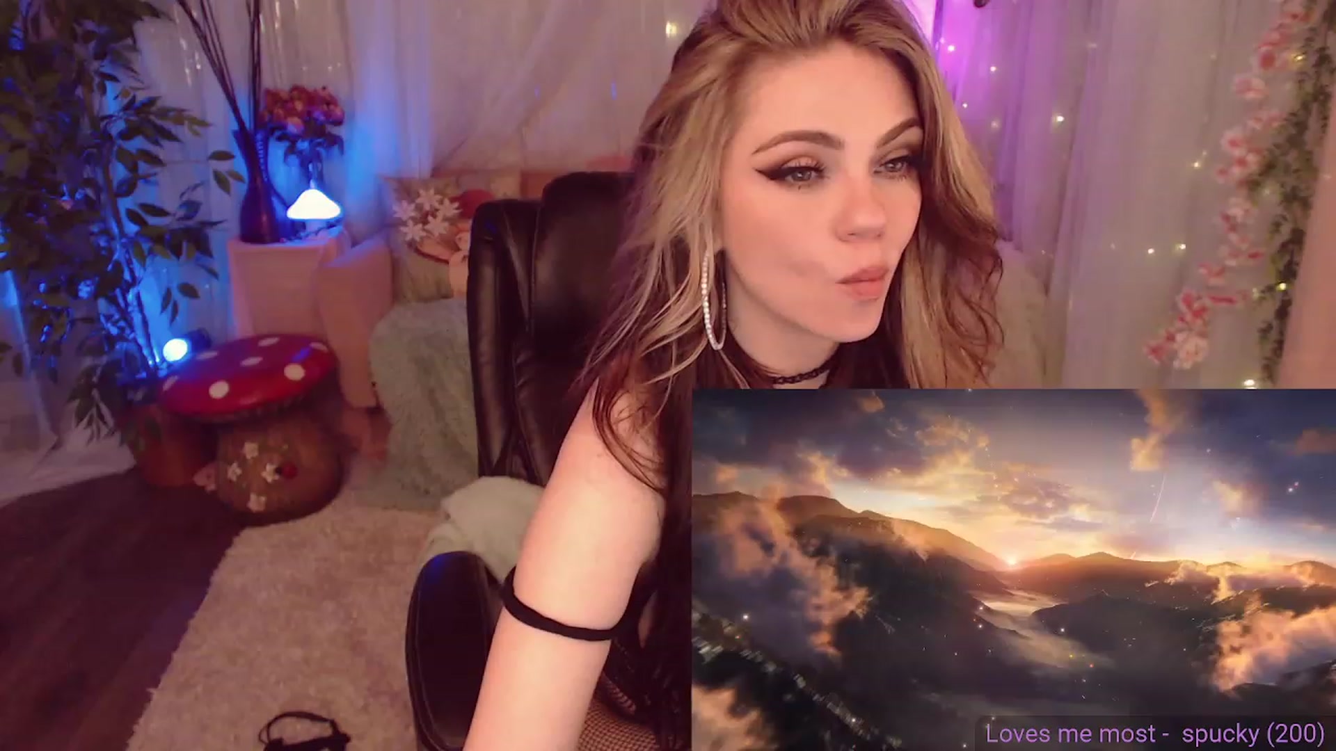 Gallery image thumbnail from KylieKohl's myfreecams stream on, 08/08/2023, 06:14 image 2 of 20