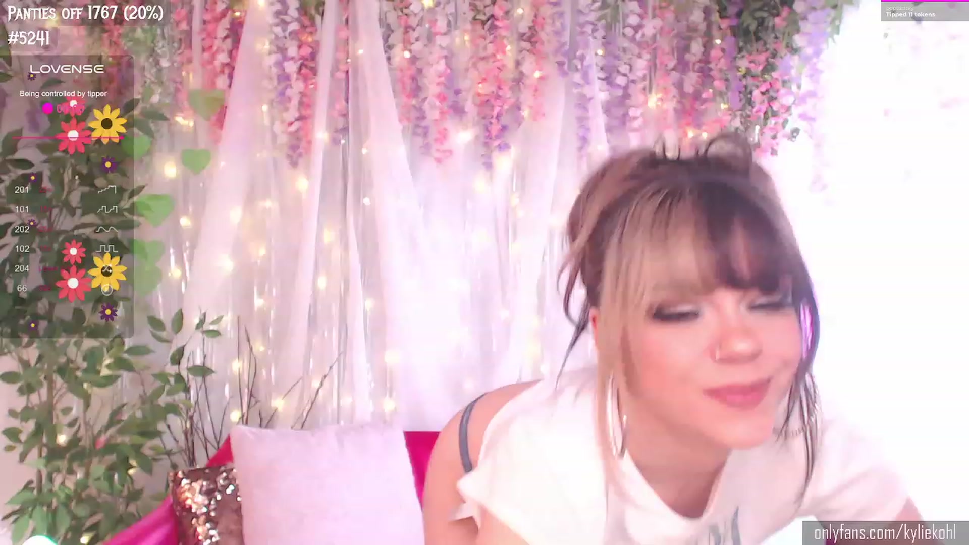 Gallery image thumbnail from KylieKohl's myfreecams stream on, 03/04/2024, 18:00 image 6 of 20