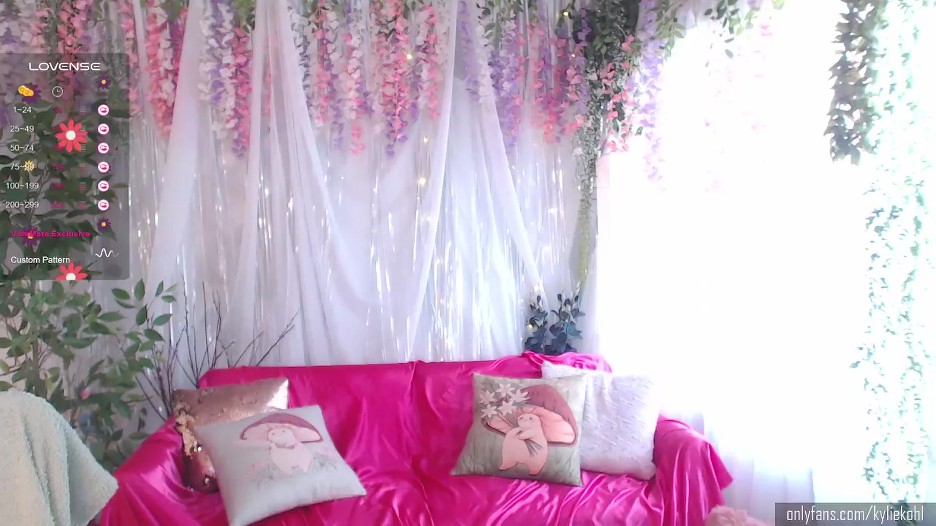Gallery image thumbnail from KylieKohl's myfreecams stream on, 04/16/2024, 20:38 image 8 of 20