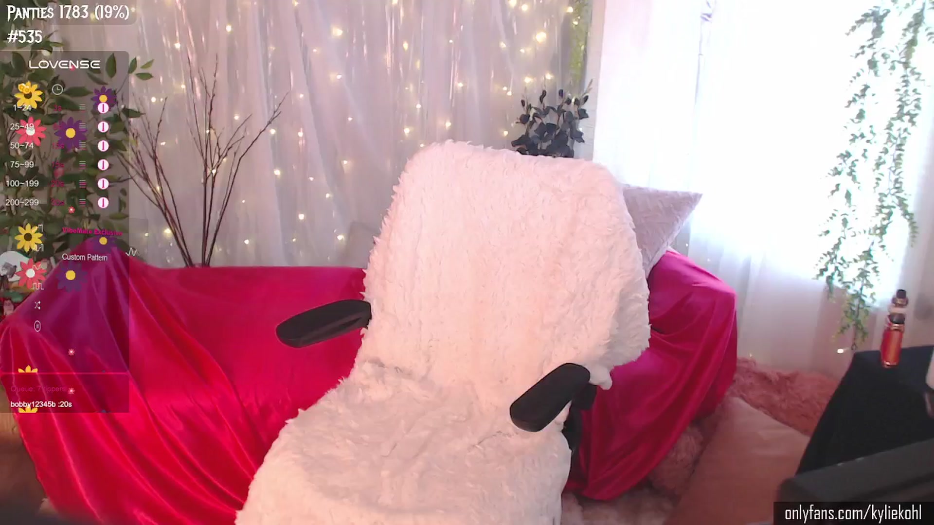 Gallery image thumbnail from KylieKohl's myfreecams stream on, 05/16/2024, 20:38 image 5 of 20