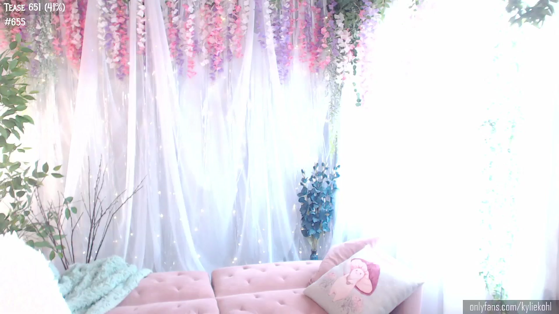 Gallery image thumbnail from KylieKohl's myfreecams stream on, 05/21/2024, 20:50 image 3 of 20