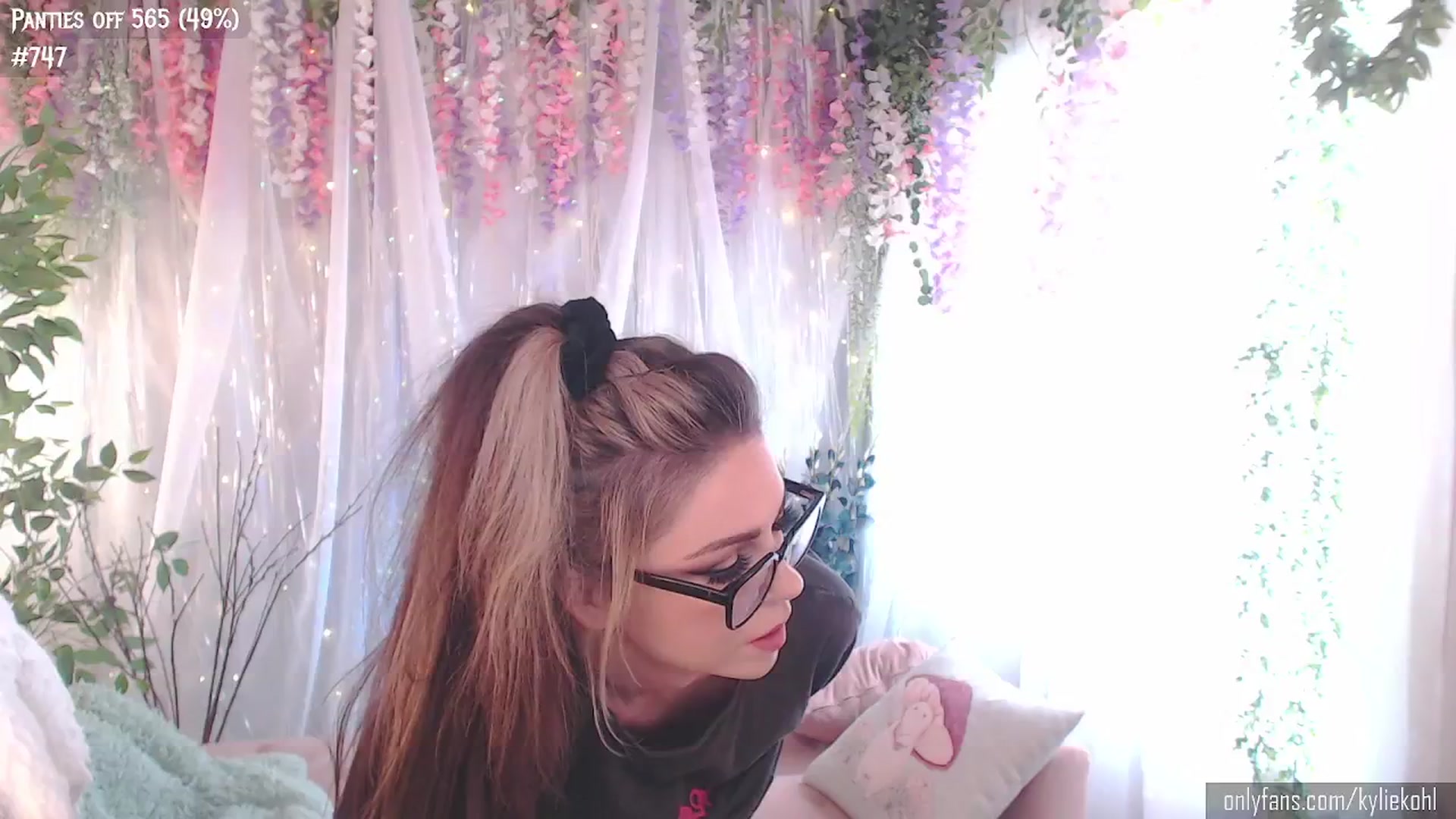Gallery image thumbnail from KylieKohl's myfreecams stream on, 05/24/2024, 19:42 image 16 of 20