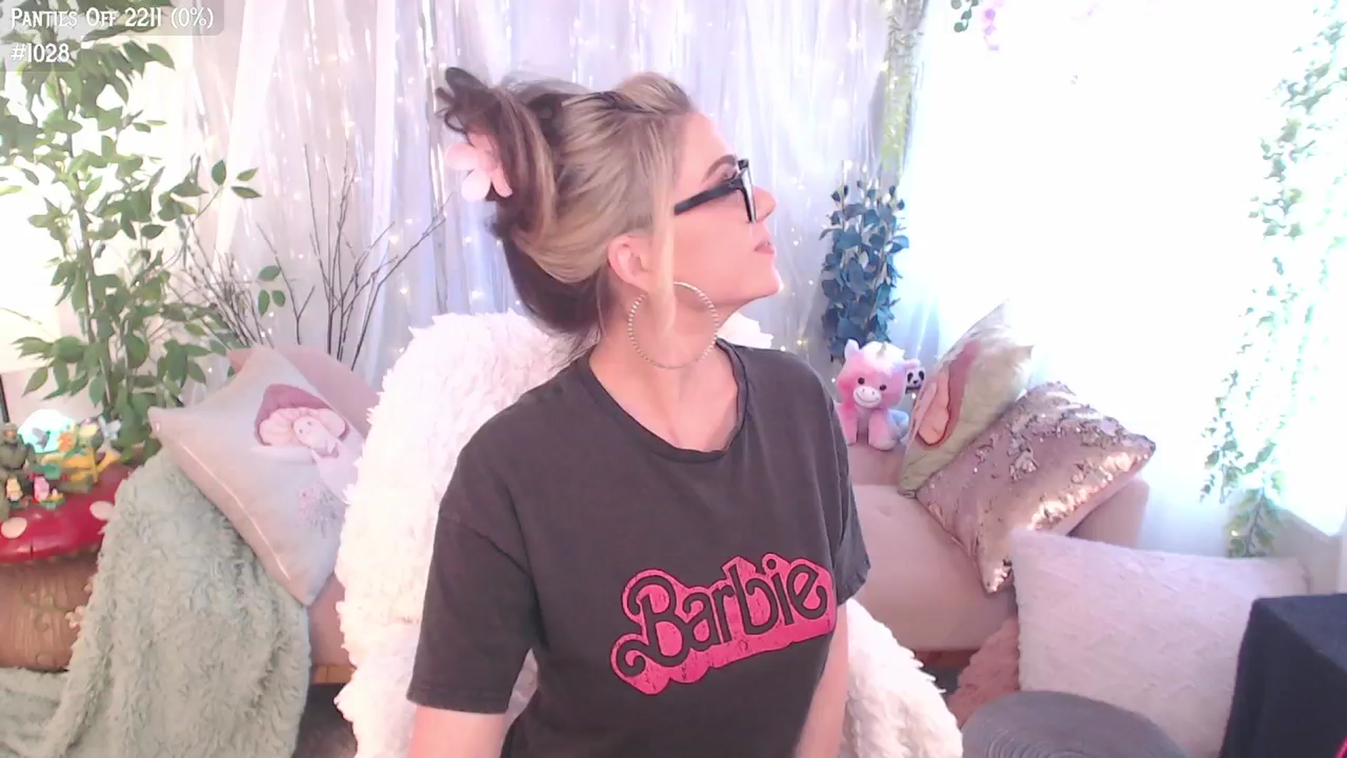 Gallery image thumbnail from KylieKohl's myfreecams stream on, 07/17/2024, 17:57 image 16 of 20
