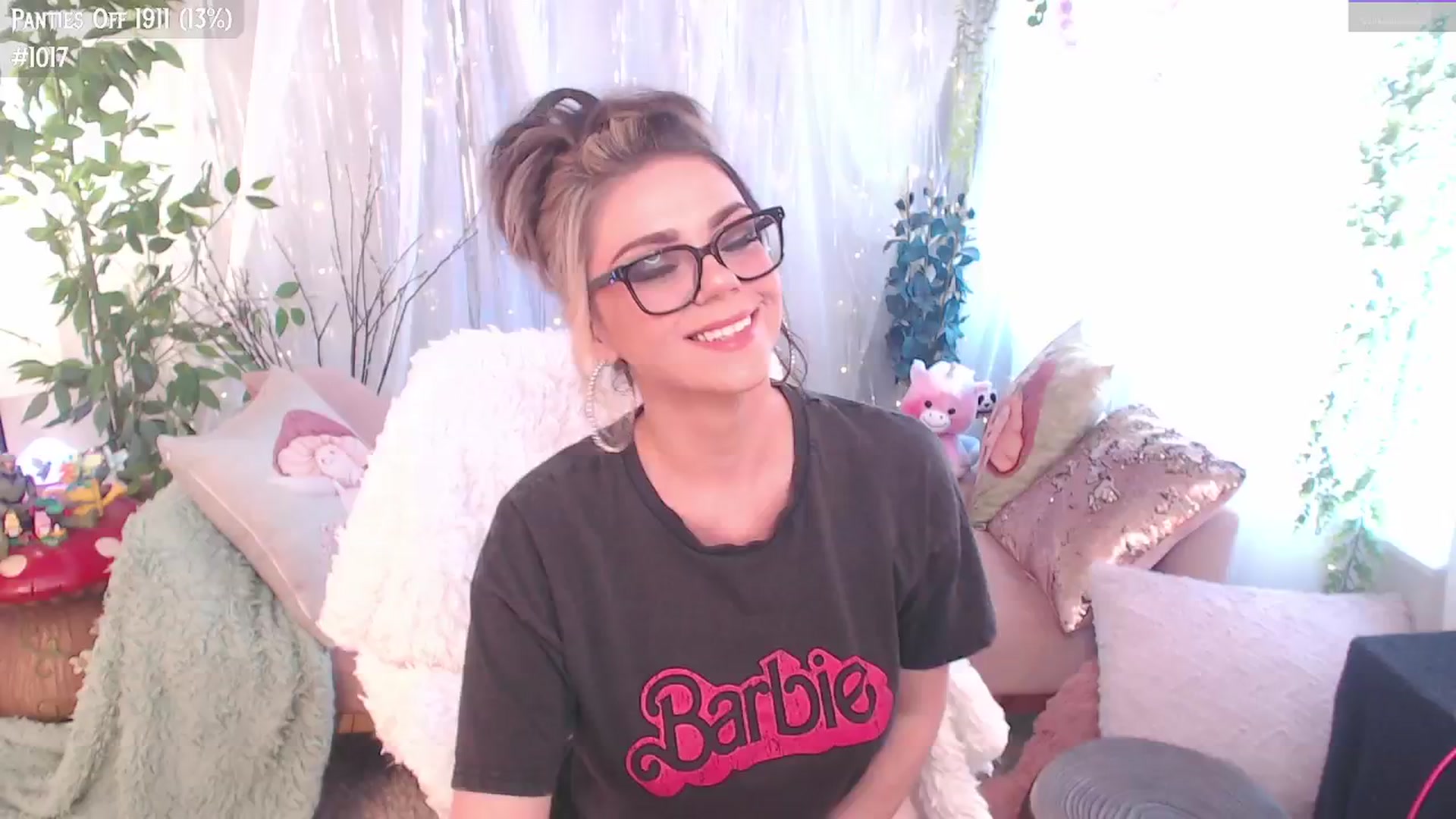 Gallery image thumbnail from KylieKohl's myfreecams stream on, 07/17/2024, 19:28 image 2 of 20