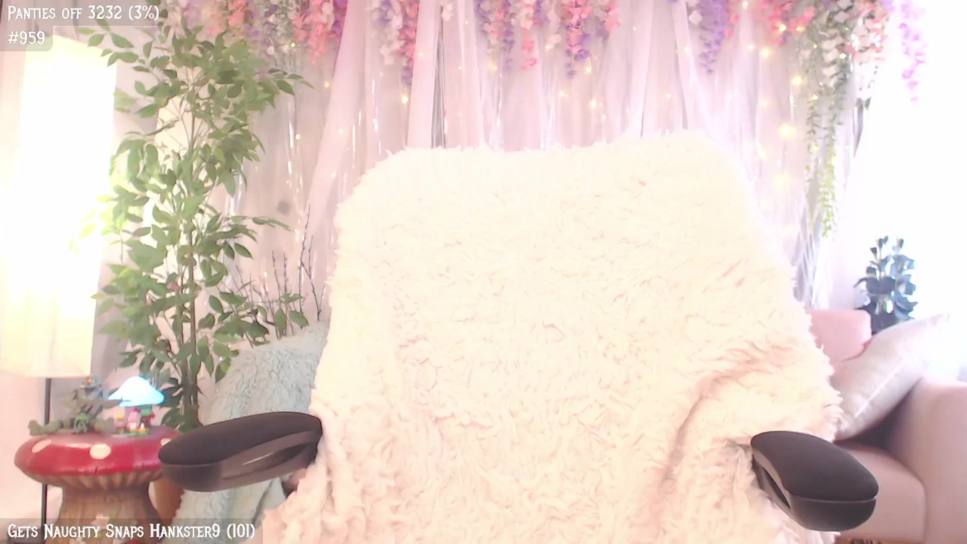 Gallery image thumbnail from KylieKohl's myfreecams stream on, 08/13/2024, 21:10 image 8 of 20