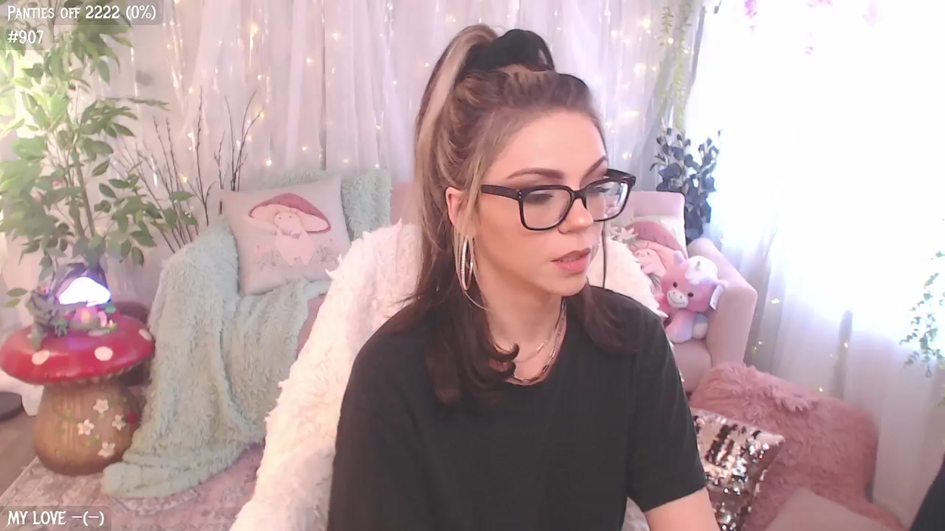 Gallery image thumbnail from KylieKohl's myfreecams stream on, 08/27/2024, 21:22 image 1 of 20