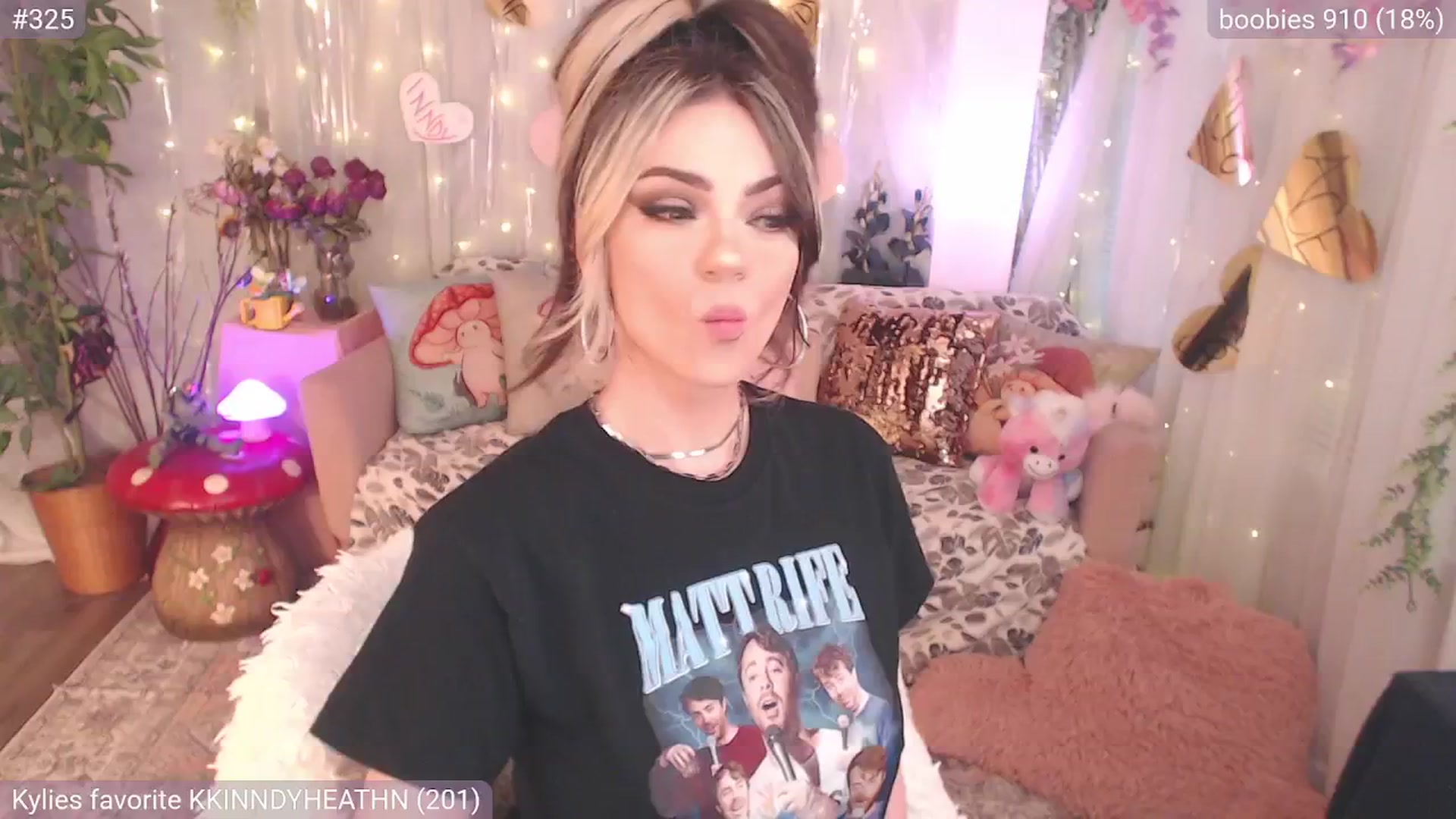 Gallery image thumbnail from KylieKohl's myfreecams stream on, 05/16/2025, 01:13 image 4 of 20