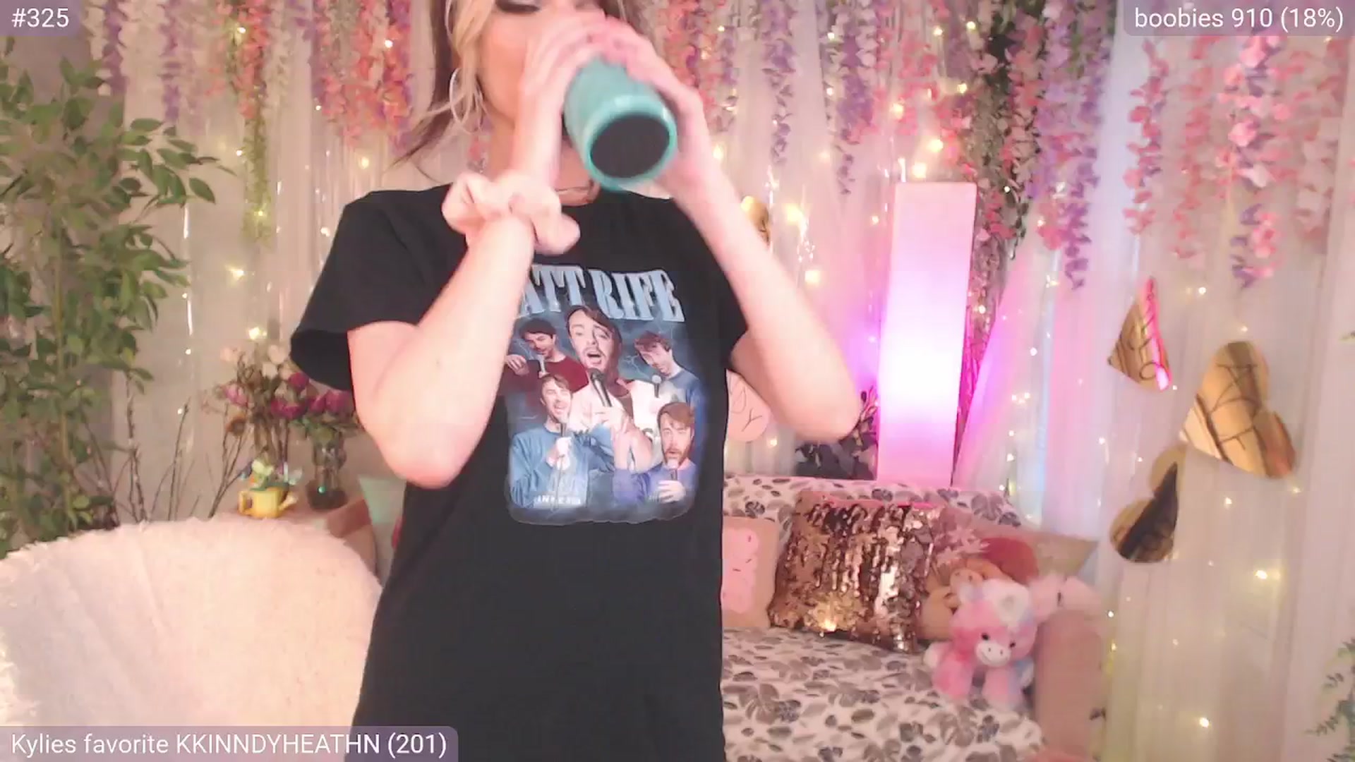 Gallery image thumbnail from KylieKohl's myfreecams stream on, 05/16/2025, 01:13 image 2 of 20