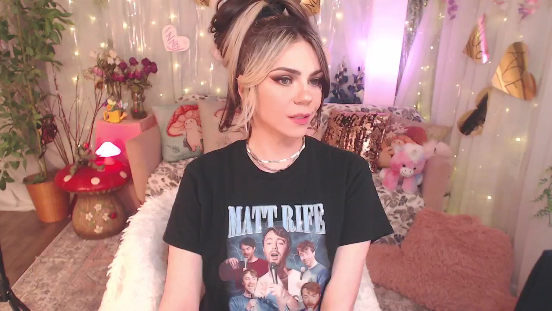 Gallery image thumbnail from KylieKohl's myfreecams stream on, 05/16/2025, 04:35 image 4 of 20