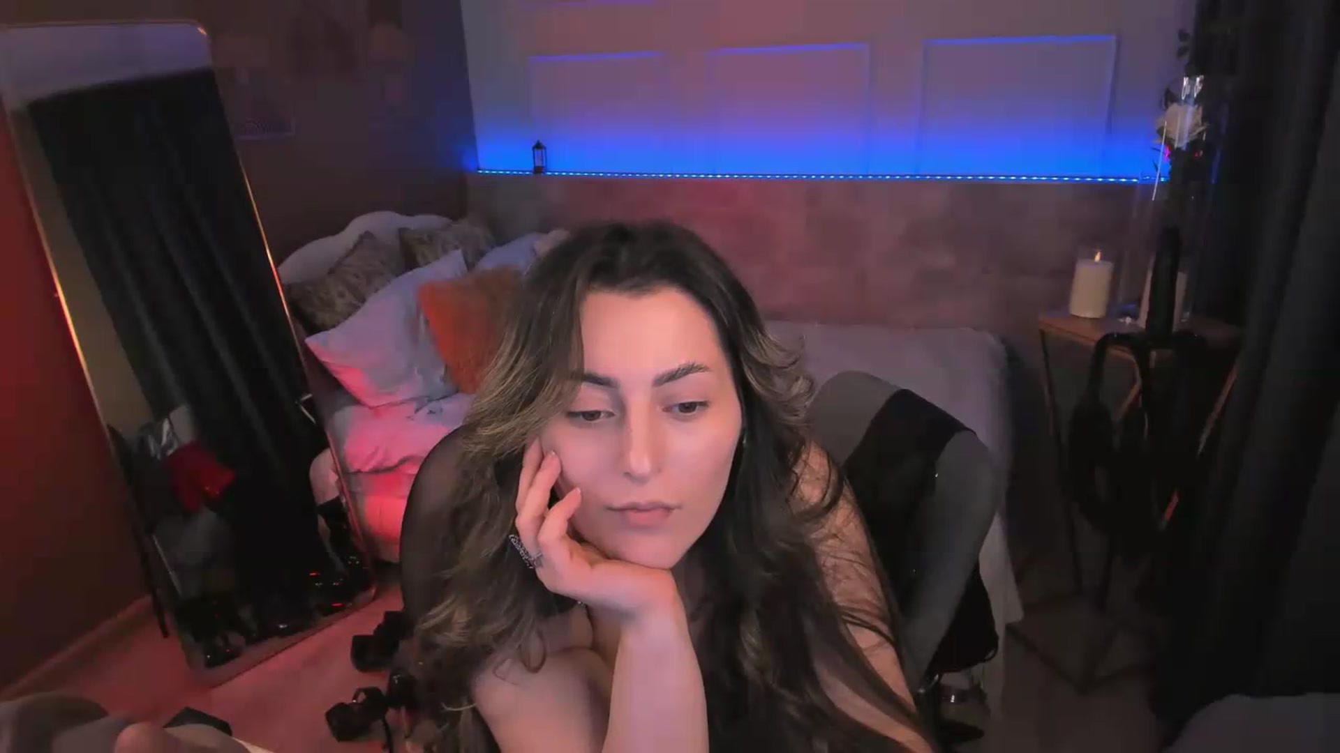 Gallery image thumbnail from KylieMellow's myfreecams stream on, 09/28/2026, 10:22 image 20 of 20