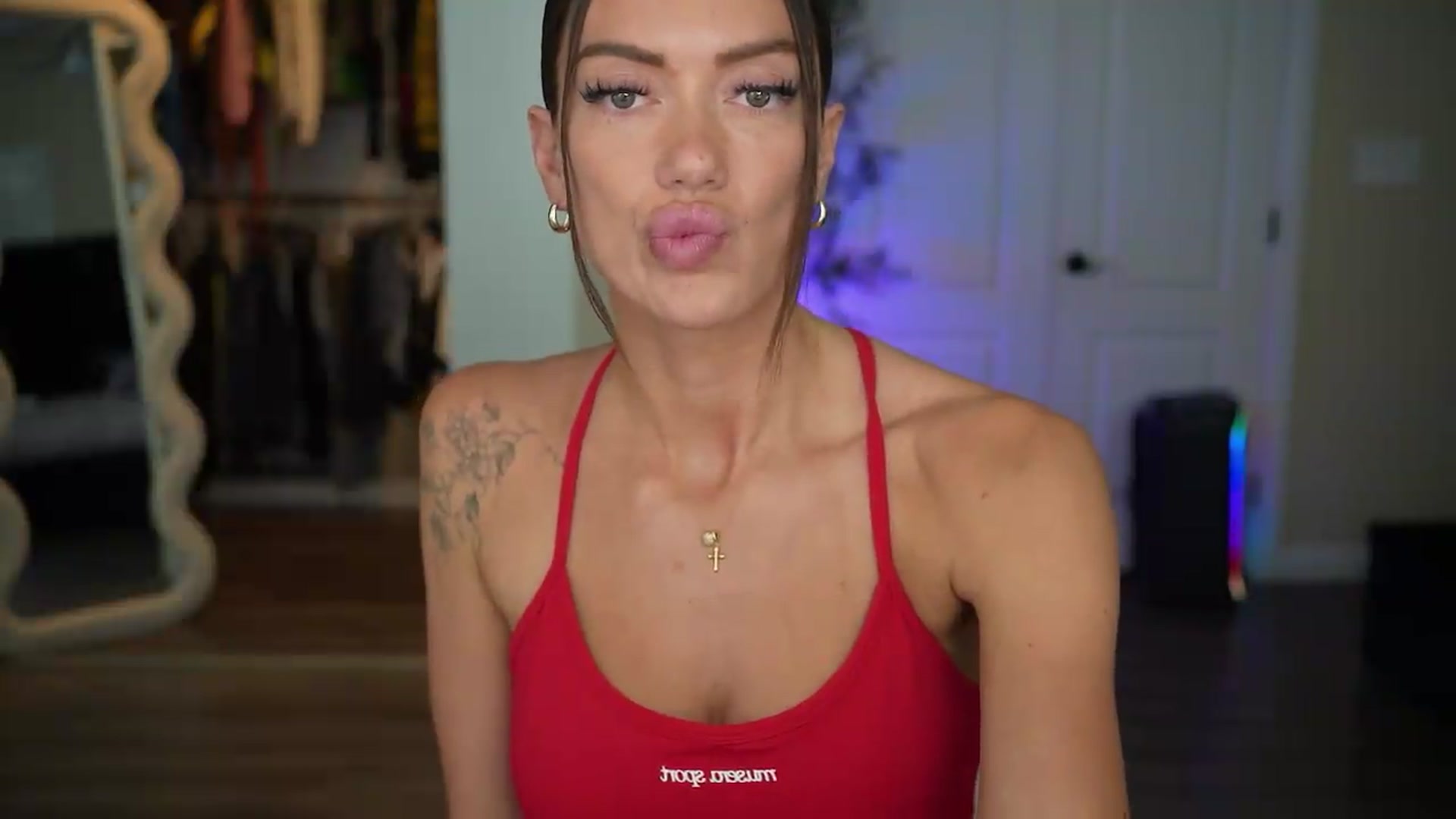 Gallery image thumbnail from KylieNicole's myfreecams stream on, 08/15/2026, 01:59 image 7 of 20