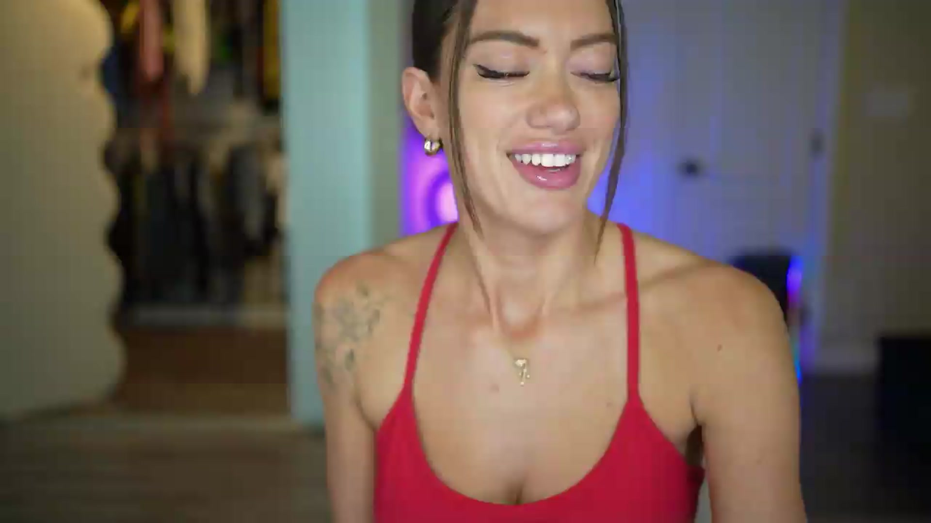 Gallery image thumbnail from KylieNicole's myfreecams stream on, 08/15/2026, 03:40 image 16 of 20