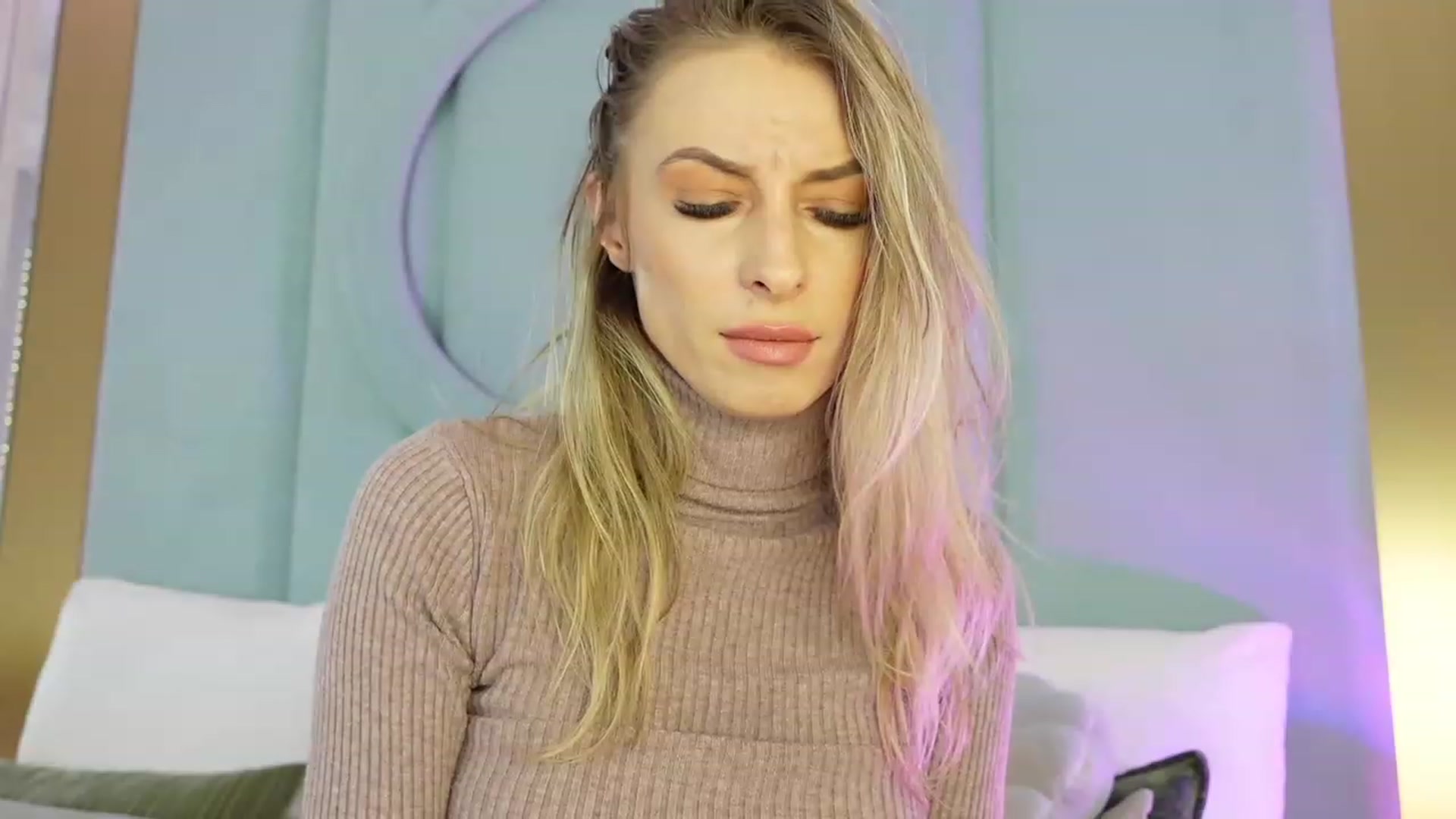 Gallery image thumbnail from KyliePassion's myfreecams stream on, 04/03/2023, 07:35 image 15 of 20