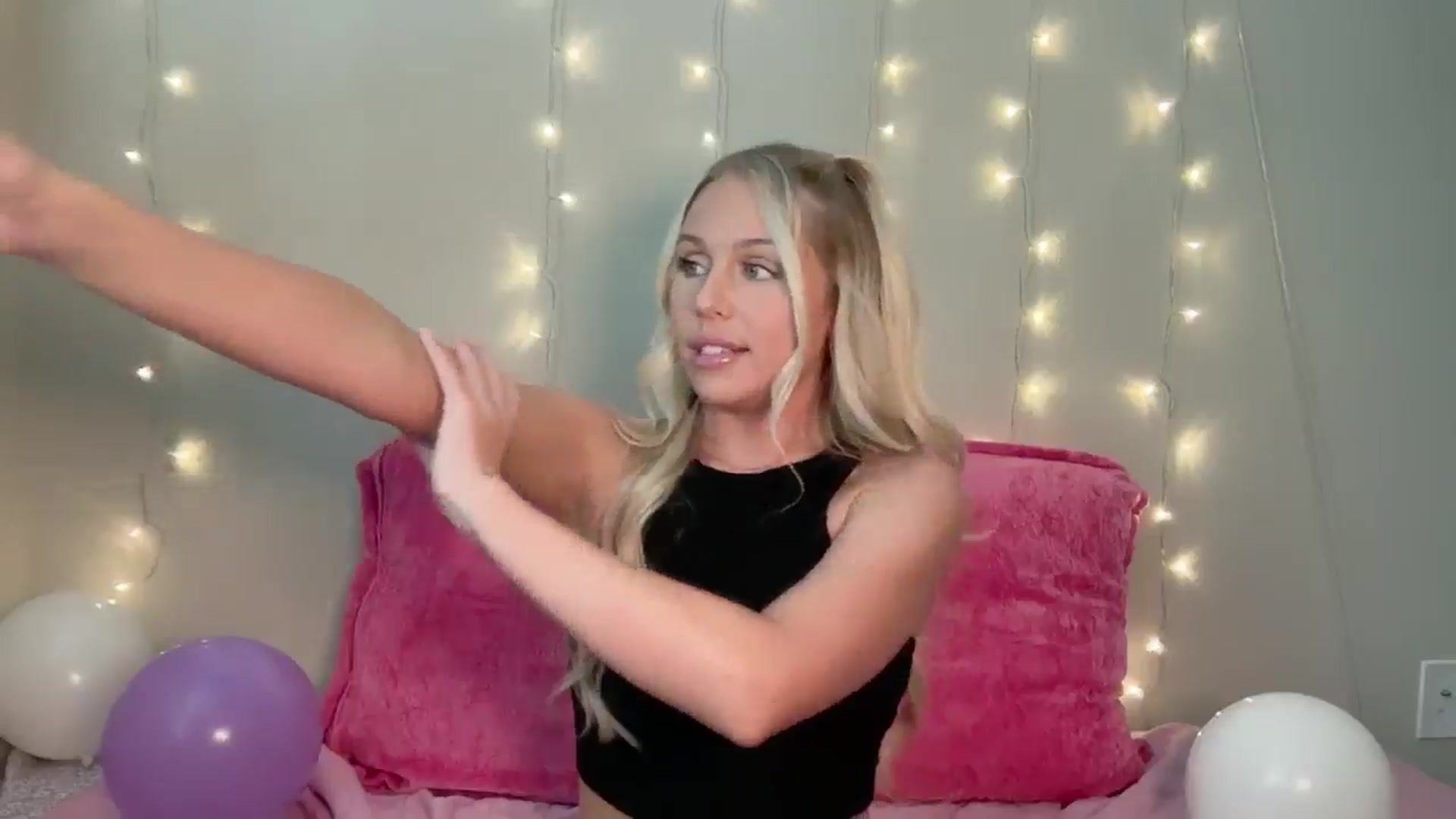 Gallery image thumbnail from Kylie_Baby's myfreecams stream on, 08/27/2024, 14:40 image 2 of 20