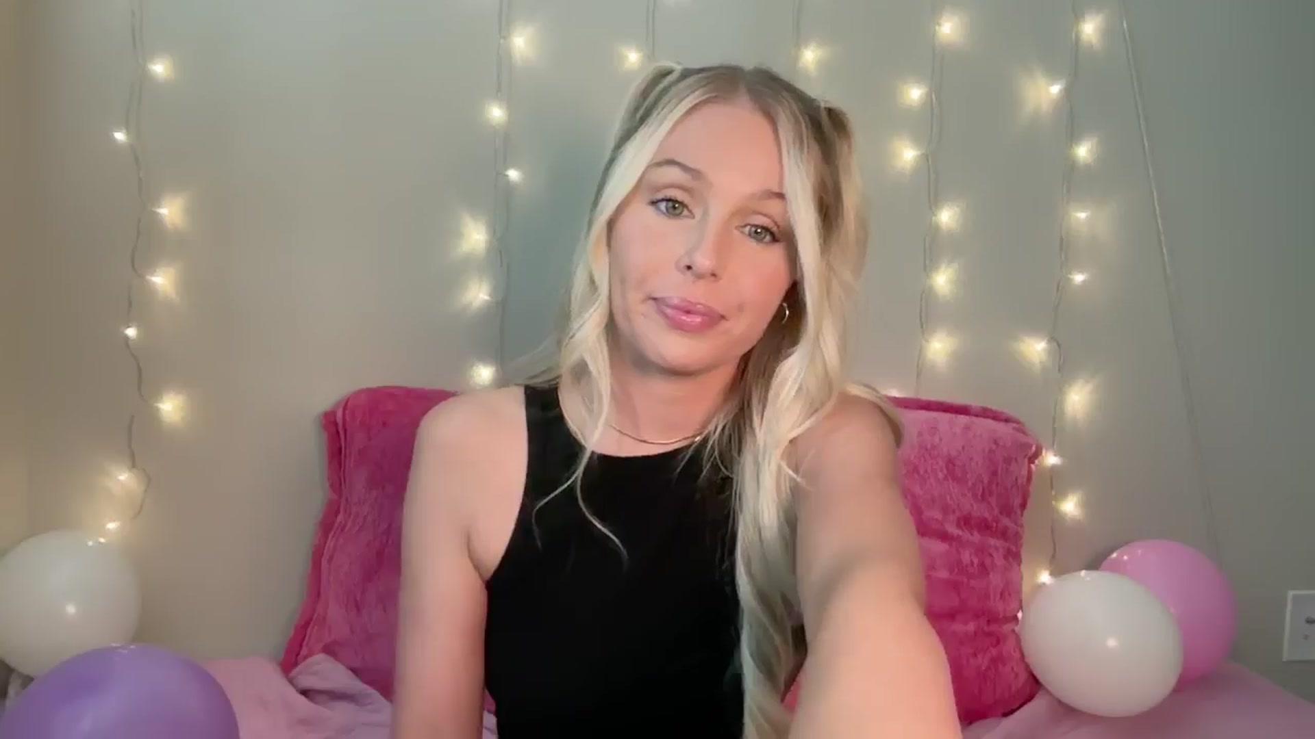 Gallery image thumbnail from Kylie_Baby's myfreecams stream on, 08/27/2024, 14:40 image 5 of 20