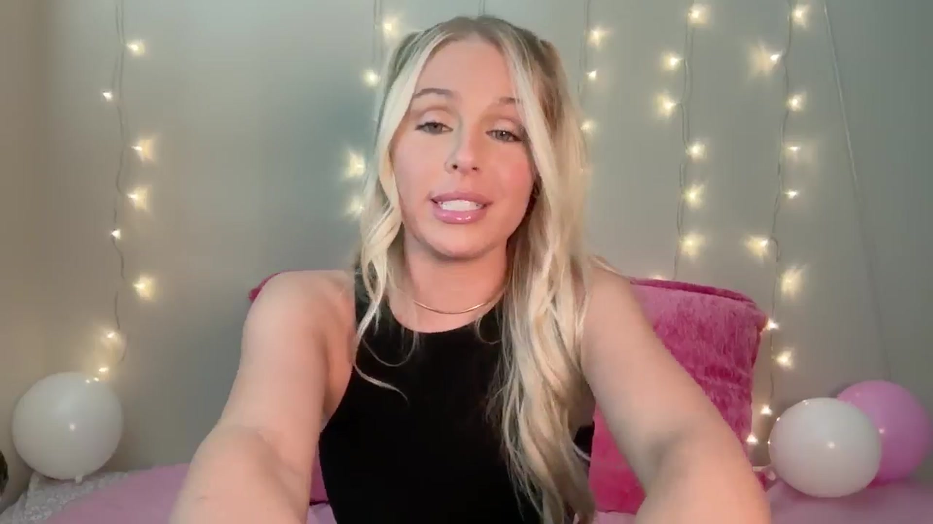 Gallery image thumbnail from Kylie_Baby's myfreecams stream on, 08/27/2024, 14:40 image 10 of 20