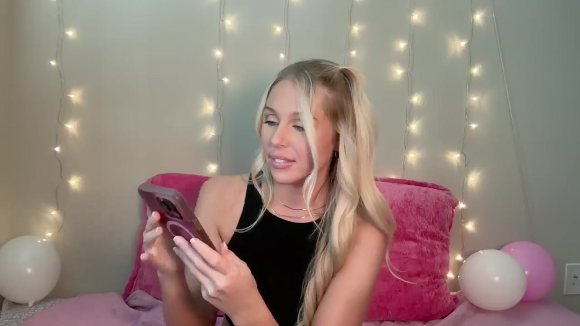 Gallery image thumbnail from Kylie_Baby's myfreecams stream on, 08/27/2024, 14:40 image 7 of 20