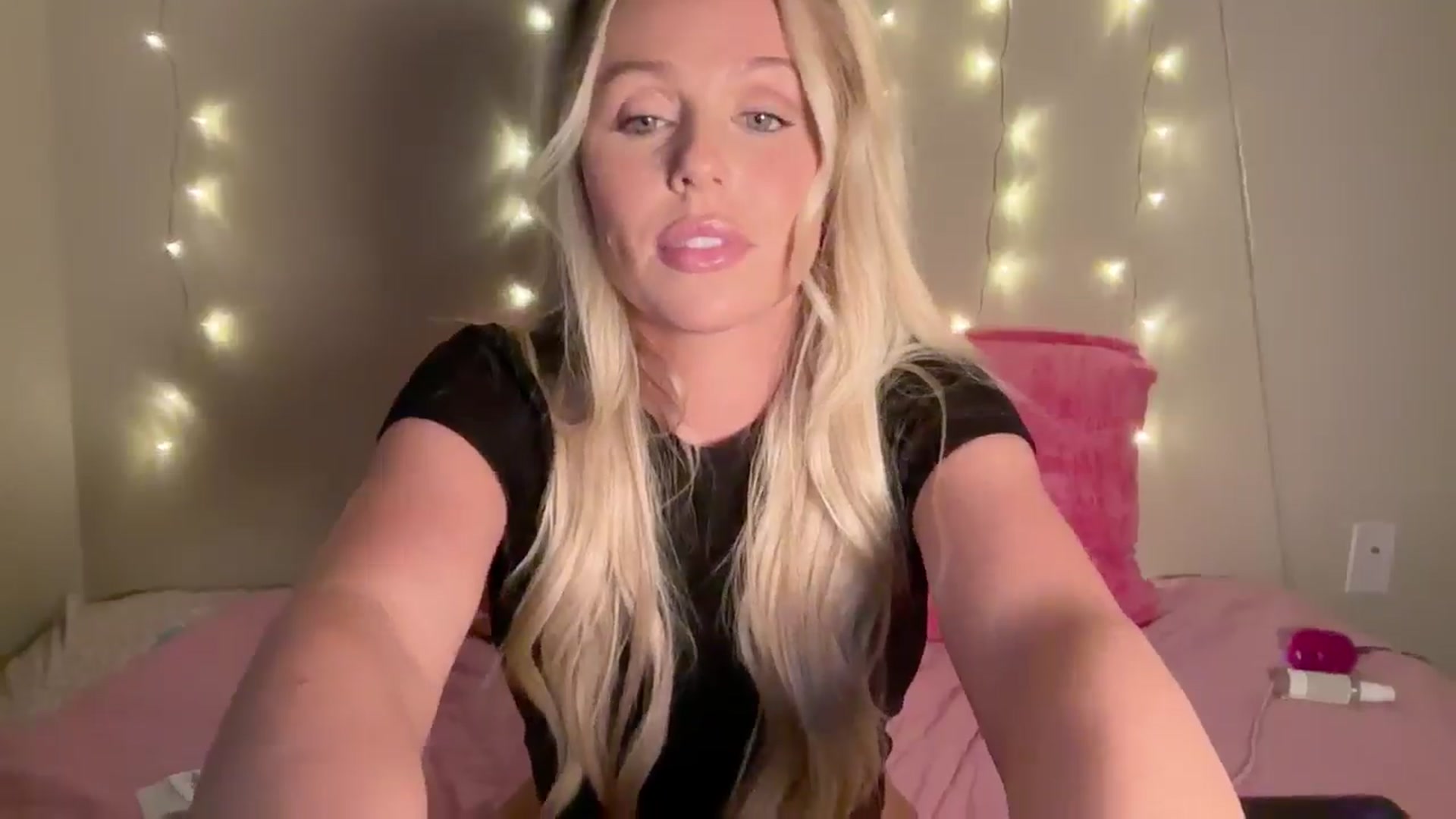 Gallery image thumbnail from Kylie_Baby's myfreecams stream on, 08/28/2024, 24:01 image 15 of 20