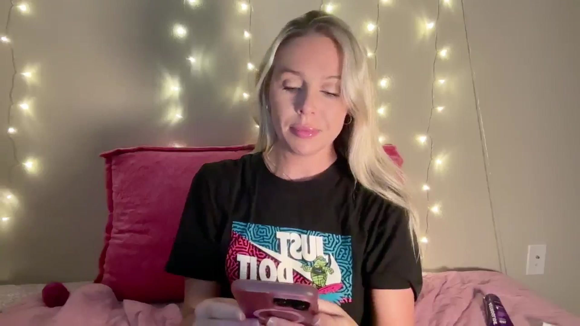 Gallery image thumbnail from Kylie_Baby's myfreecams stream on, 08/28/2024, 11:36 image 4 of 20
