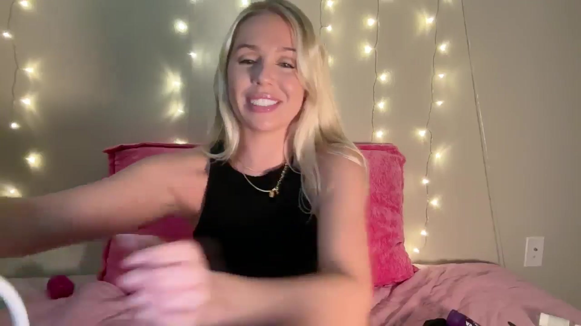 Gallery image thumbnail from Kylie_Baby's myfreecams stream on, 08/28/2024, 11:36 image 20 of 20