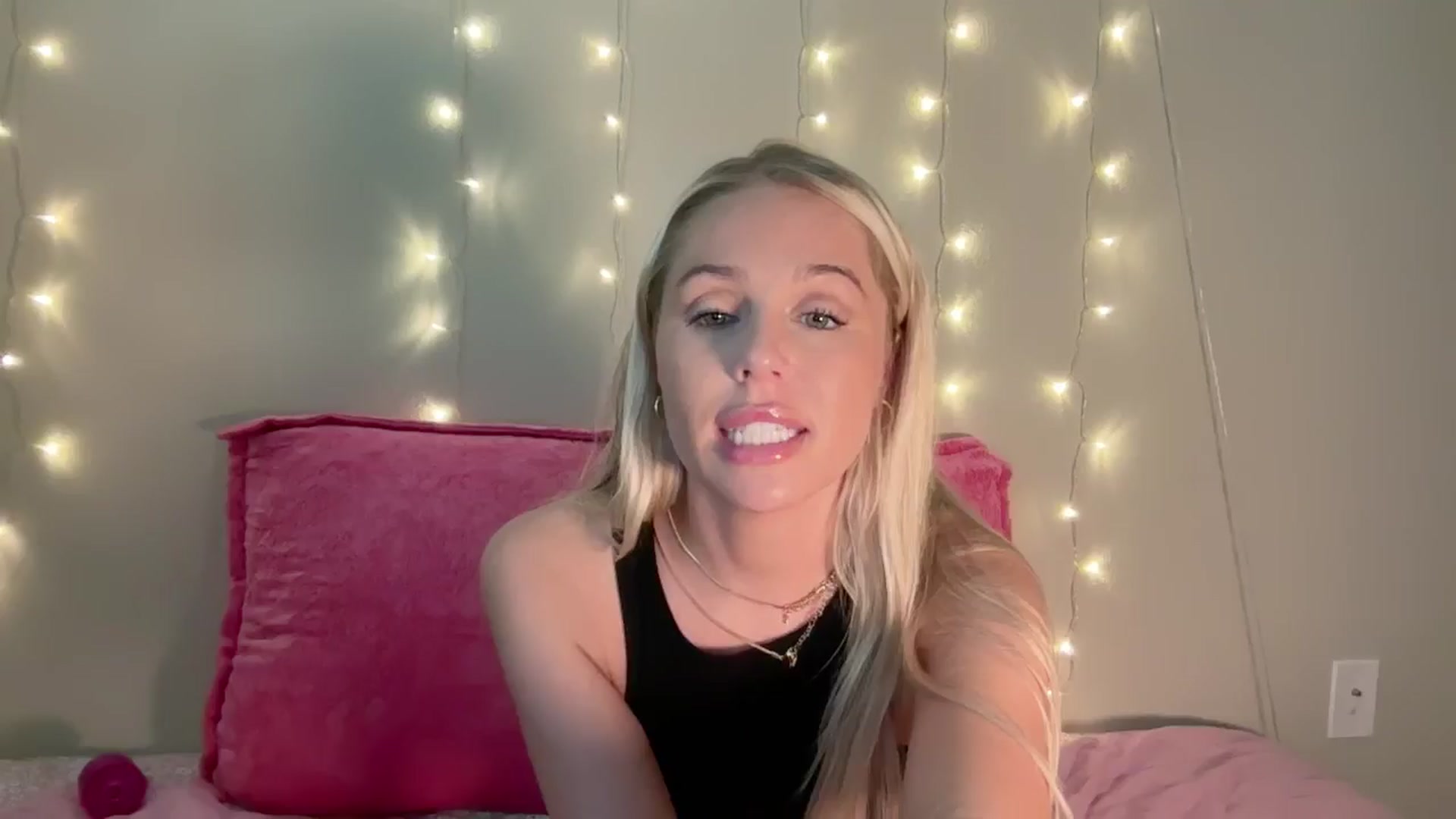 Gallery image thumbnail from Kylie_Baby's myfreecams stream on, 08/28/2024, 12:24 image 1 of 20