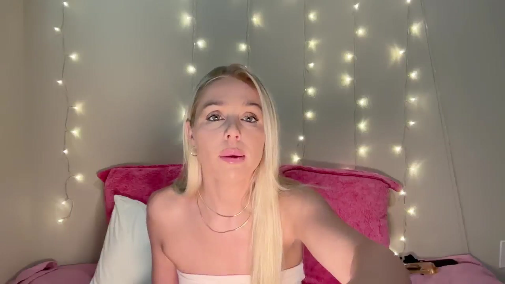Gallery image thumbnail from Kylie_Baby's myfreecams stream on, 09/04/2024, 12:08 image 17 of 20